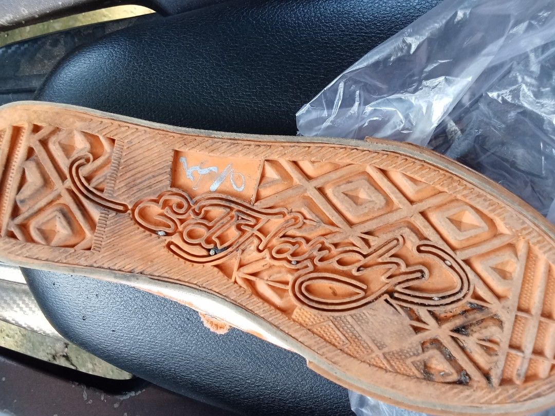 Ed Hardy low top laceless canvas sneakers (Category: Sneakers) located in Bulacan. Submitted by nifftyythrifty (Listing ID 1417141021, Image 3). Description: Ed Hardy low-top, laceless canvas sneakers featuring a koi fish tattoo art design. size :39.