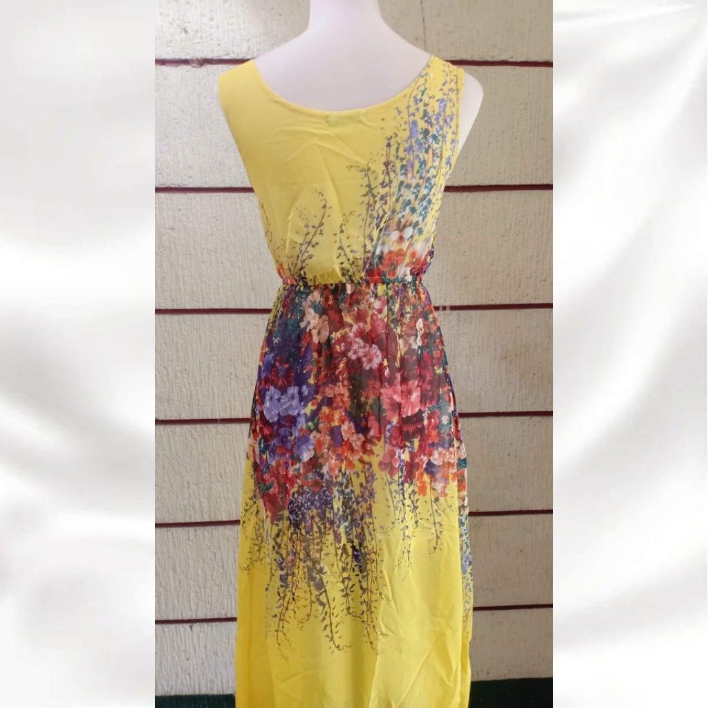 Floral Chiffon Midi Dress (Category: Dresses) located in Manila. Submitted by rainbowglittersv87 (Listing ID 1417141505, Image 2). Description: exact size to follow post..
