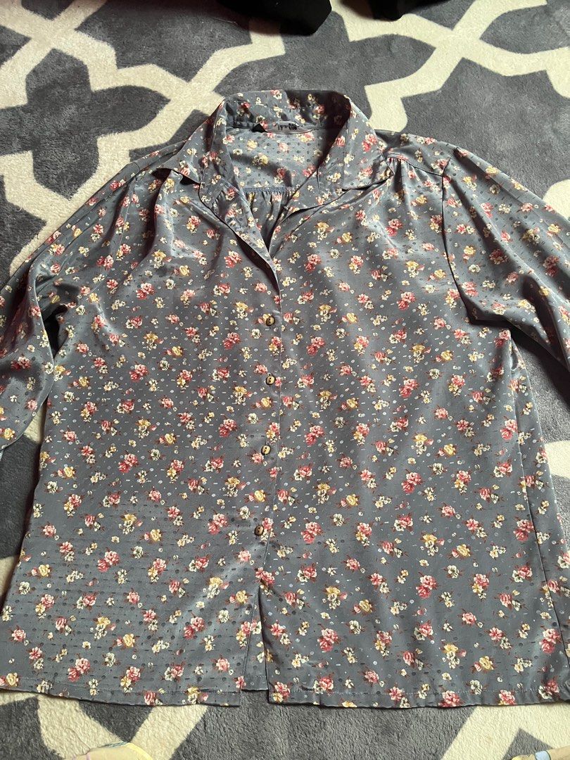 Flower patterned Blouse (Category: Blouses) located in Kuala Lumpur. Submitted by farrill (Listing ID 1417040701, Image 2). Description: Price negotiable(exclude postage) Worn twice Bundle item Material : Polyester Measurement : L-28 inch, Pit-23inch Colour : Faded denim .