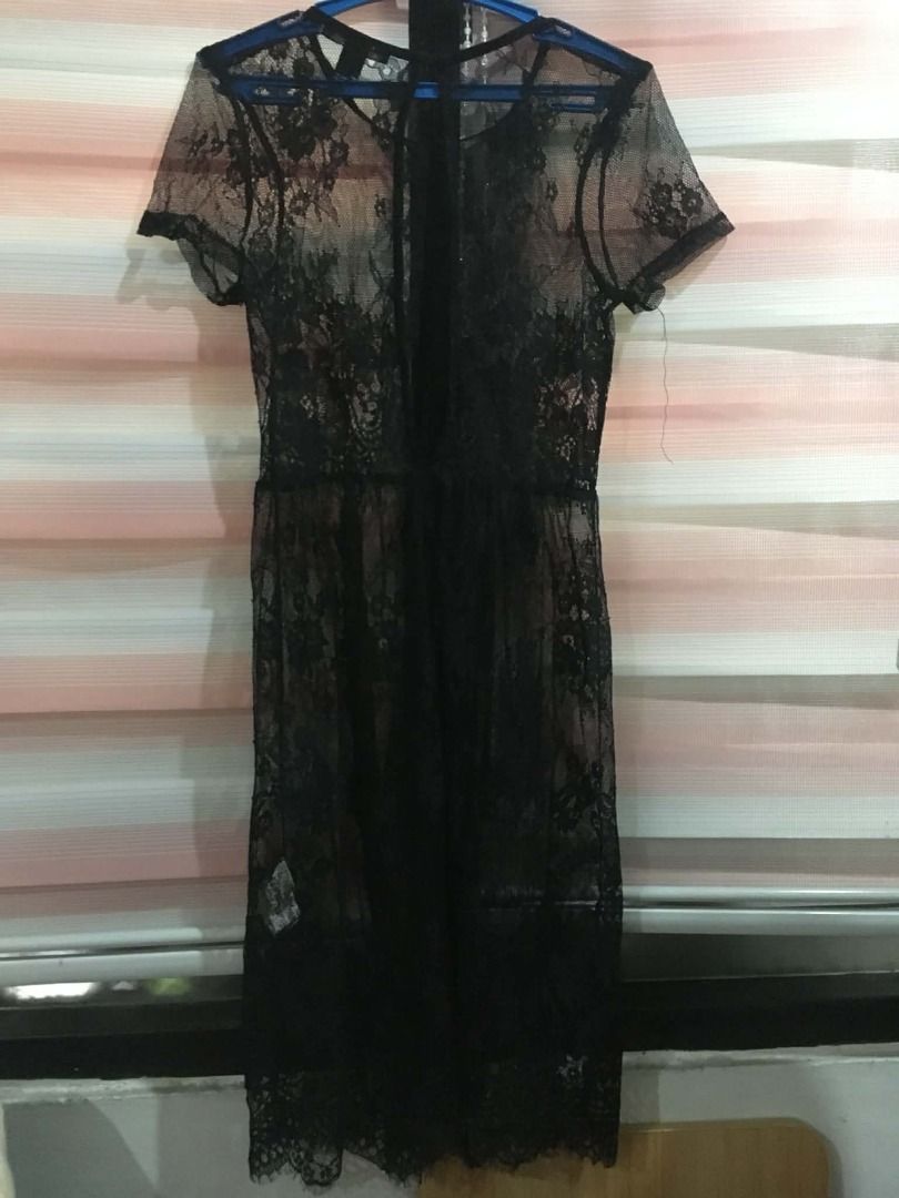 Forever 21 Black Lace Dress (Category: Dresses) located in Quezon City. Submitted by bernice003 (Listing ID 1417038537, Image 1). Description: - Forever 21 black lace dress - Size: S - Length: Midi - Sleeves: Short - Material: Lace - Perfect for special occasions or layering.
