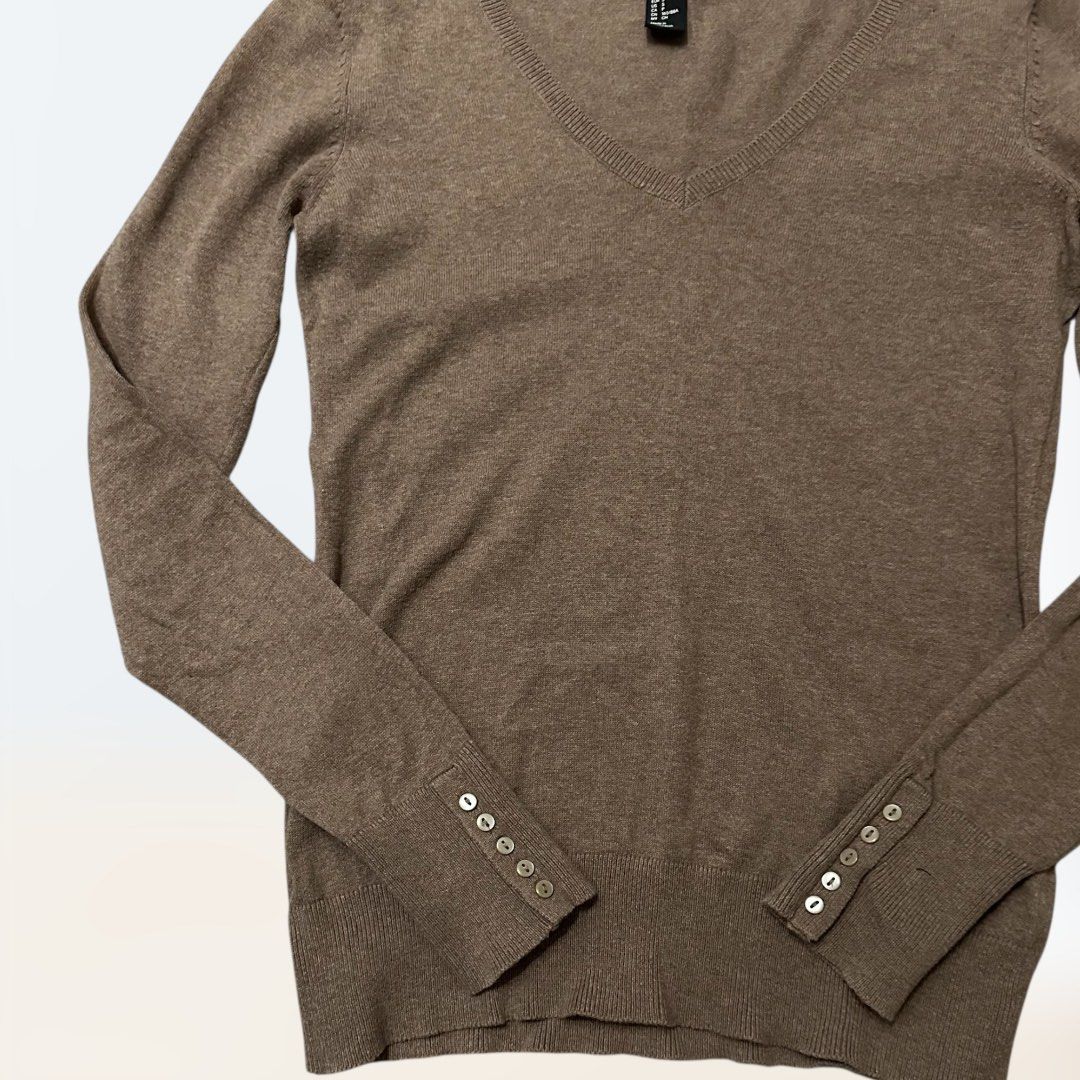 H&M Ladies V-Neck Sweater with Button Cuffs (Category: Longsleeves) located in Pasig City. Submitted by funhuntr (Listing ID 1417098208, Image 2). Description: - H&M V-neck sweater - Classic design, perfect for layering for travel or office - Long sleeves with button details on sweater cuff - Soft cocoa brown color - Knit fabric with a hint of stretch - Suitable for various occasions Dimensions Width across 16in Length from shoulder to hem 22.5in