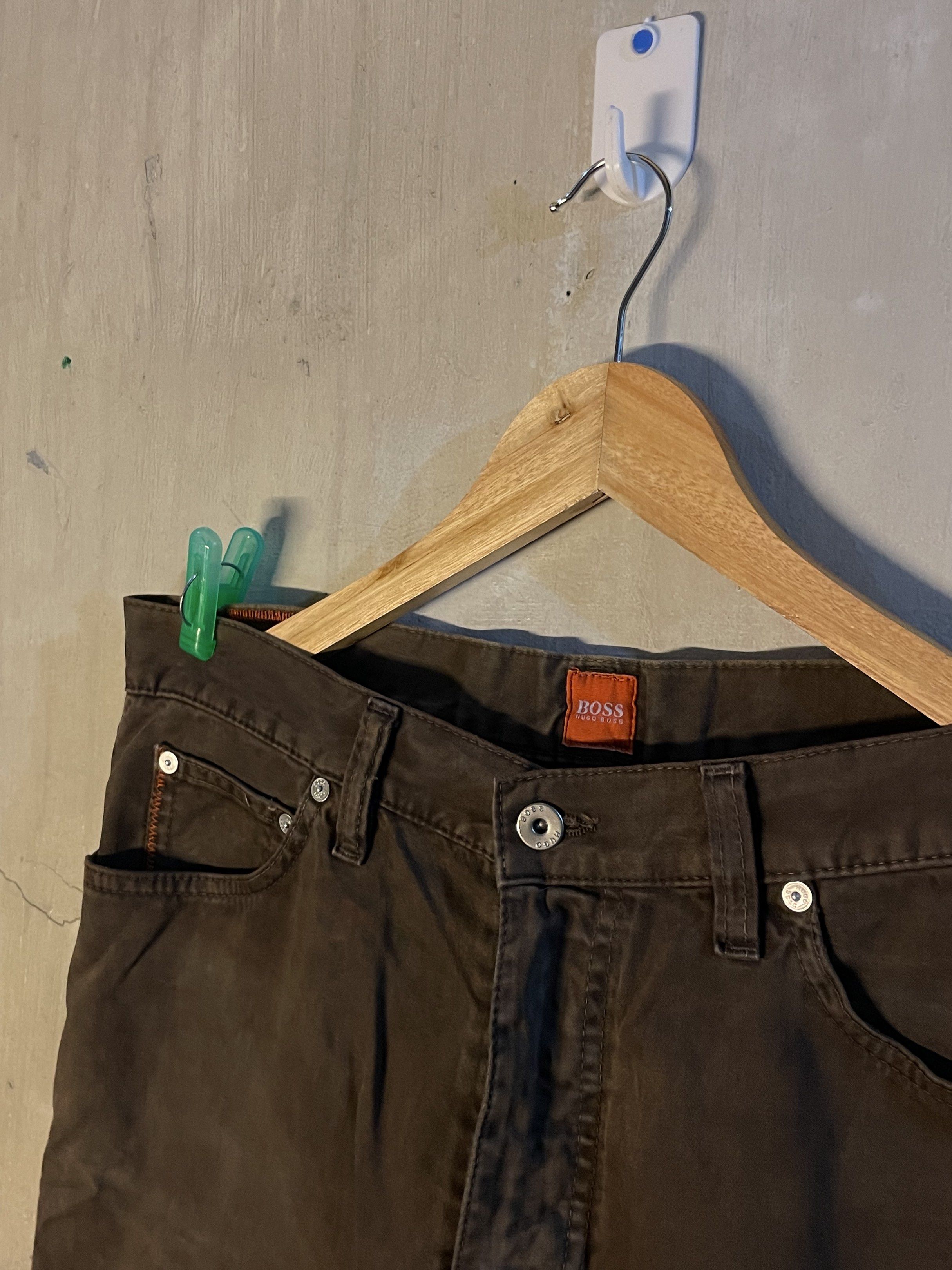Hugo Boos Choco Brown Straight Jeans (Category: Jeans) located in Pasay City. Submitted by corethrift (Listing ID 1417073769, Image 3). Description: Waist 32 Length 42 Hems 9 Very good condition All the fitting based on inches .