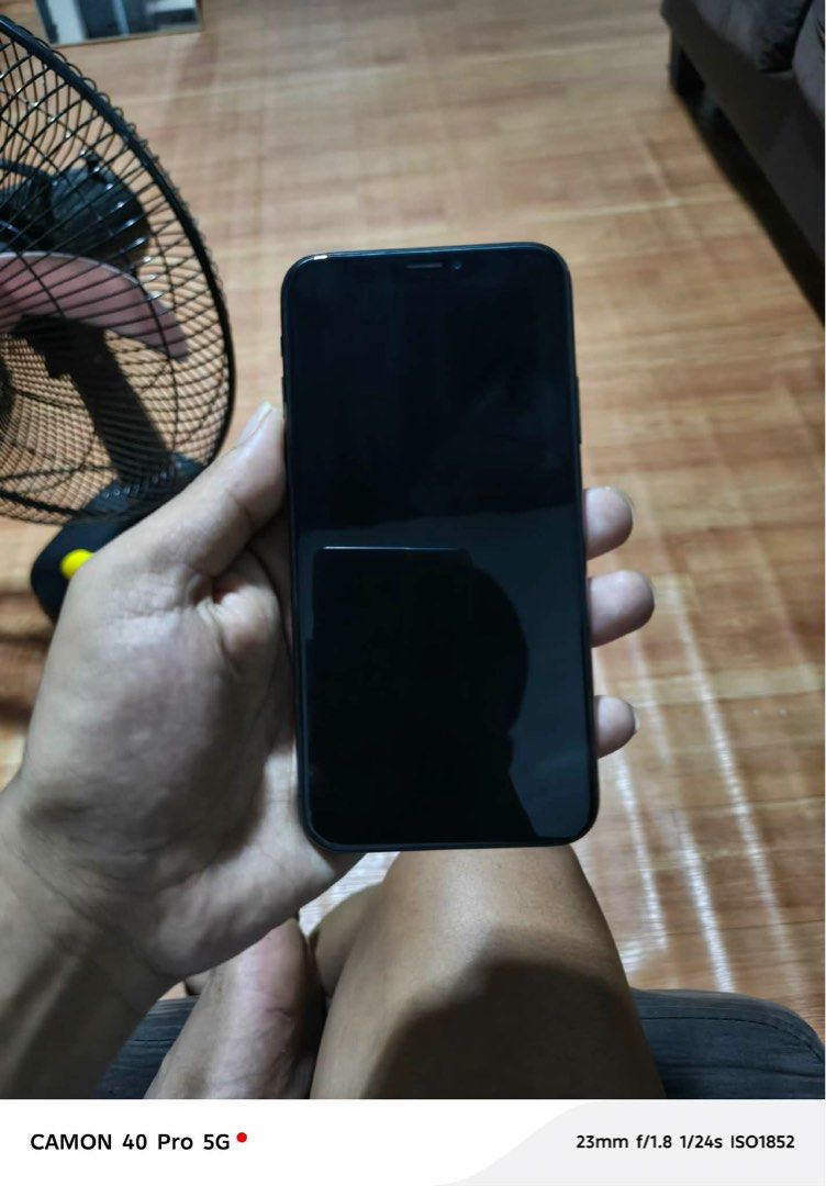 IPHONE X 256gb (Category: iPhone X Series) located in Paranaque City. Submitted by judy.arquillos (Listing ID 1417157718, Image 1). Description: Selling my iPhone X 256GB Black ✔️ 100% battery health ✔️ All goods, no hidden issues ⚠️ Honest issue: face id is not working and dents sa gilid only (di affected performance) .