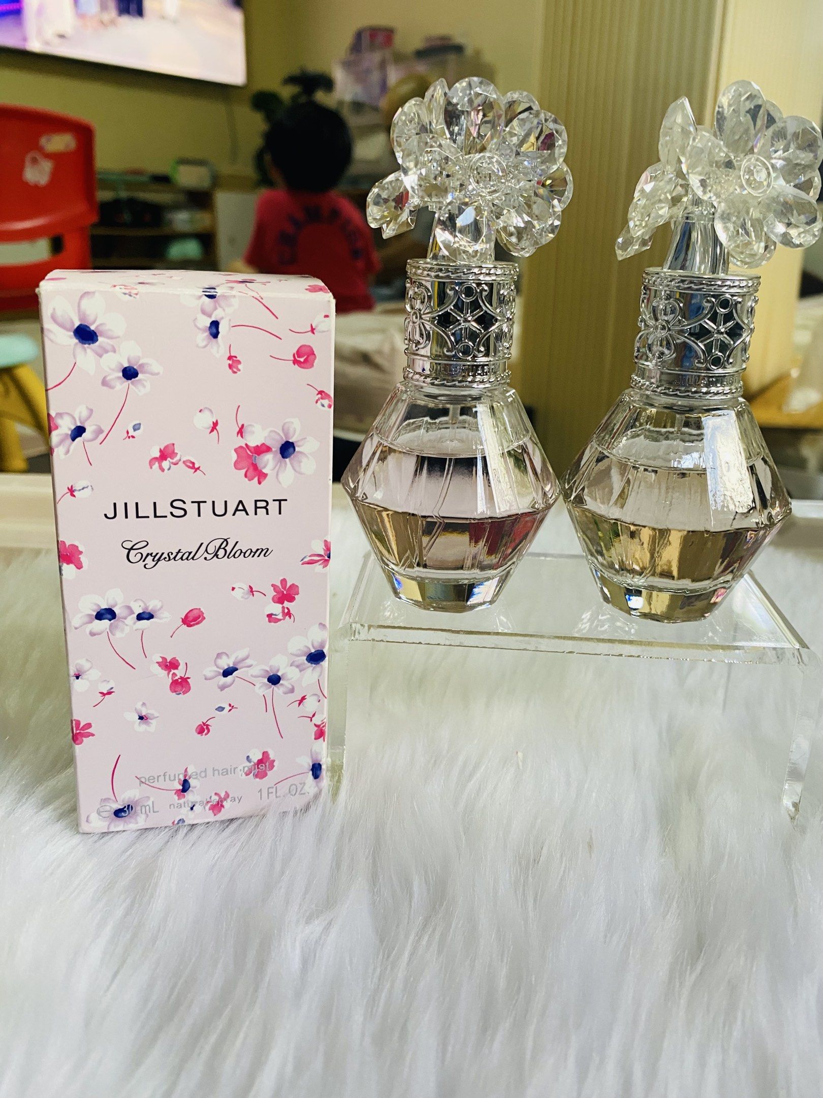 JILL STUART CRYSTAL BLOOM PARFUM AND HAIRMIST BUNDLE (Category: Fragrance & Deodorants) located in Agdangan. Submitted by lavishbyji22912 (Listing ID 1417079611, Image 2). Description: Authentic bough it in japan super bango EDP pa both like new crystal bloom EDP 28/30ml no box crystal bloom hairmist 28/30ml with box.