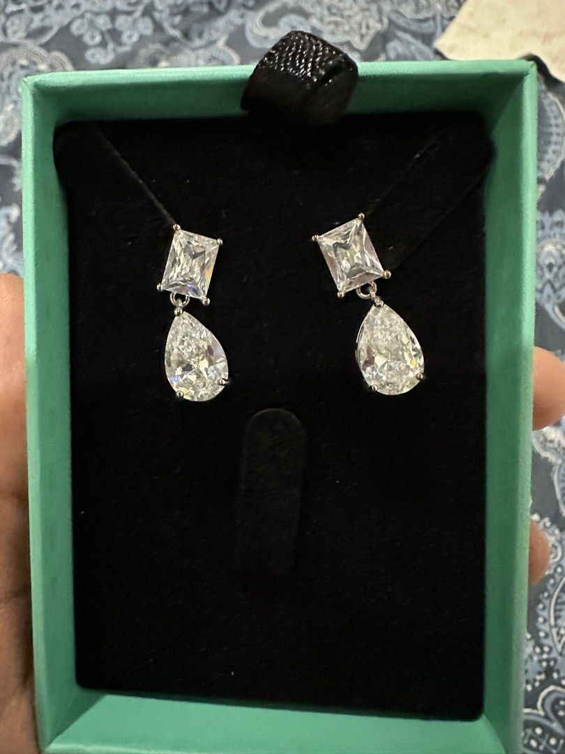 Karutora Earrings with Square and Pear-Shaped Crystals (Category: Earrings) located in Makati City. Submitted by zklge (Listing ID 1417115057, Image 1). Description: .