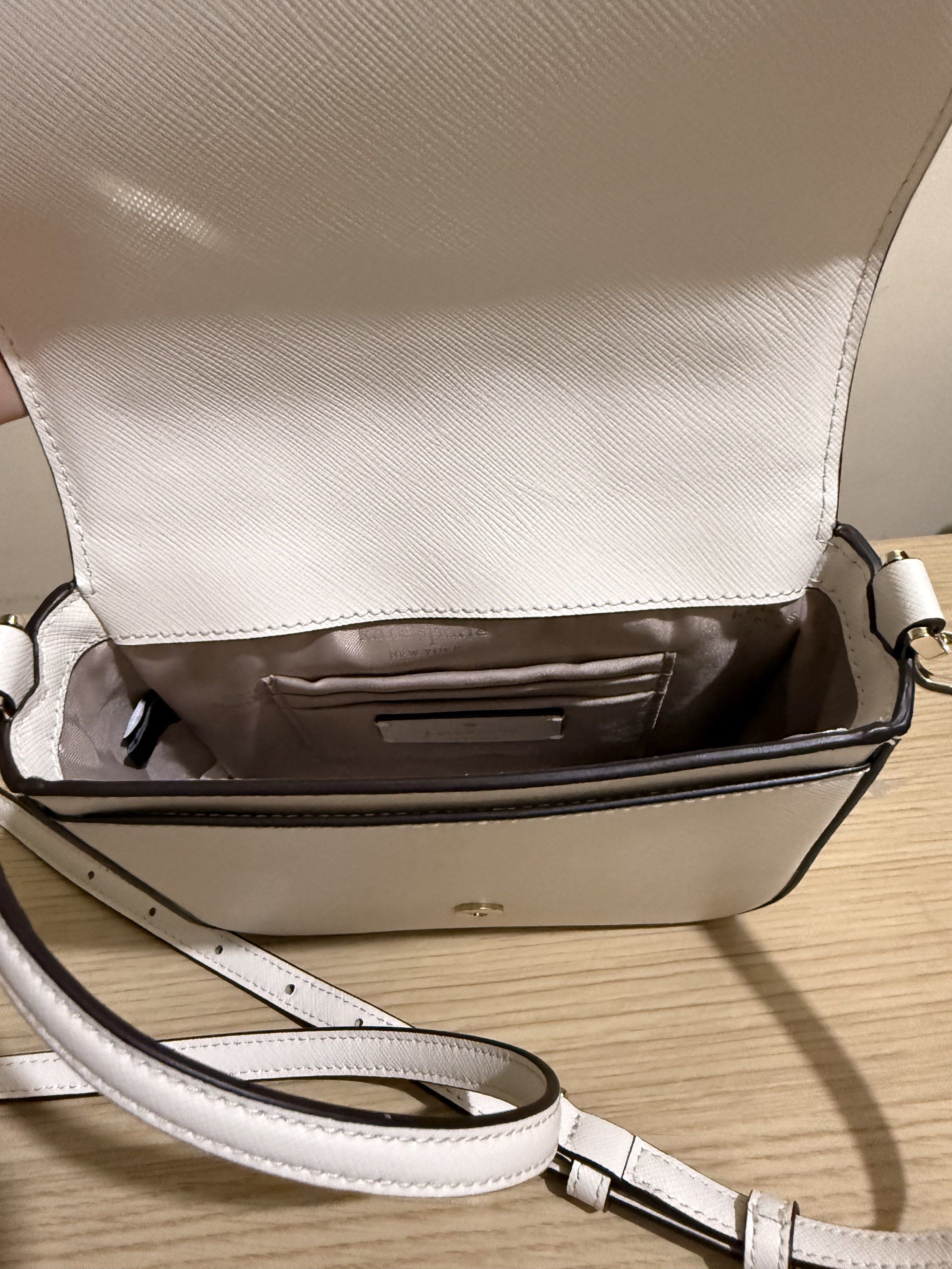 Kate Spade Staci Crossbody bag (Category: Luxury Bags & Wallets) located in Davao. Submitted by abdullahal43824 (Listing ID 1417162549, Image 3). Description: .