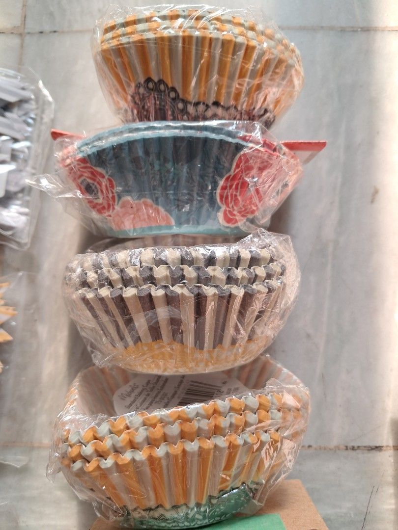 Kate Spain and Michael's Cupcake Liners And Toppers (Category: Bakeware) located in Quezon City. Submitted by kate_168 (Listing ID 1416514599, Image 2). Description: Kate Spain brand from Canada Michael's brand from USA 9 sets of cupcakes liners 10 sets of cupcake toppers MOP: Gcash or Cash upon in-person pick-up Delivery: c/o buyer Location: Quezon City.