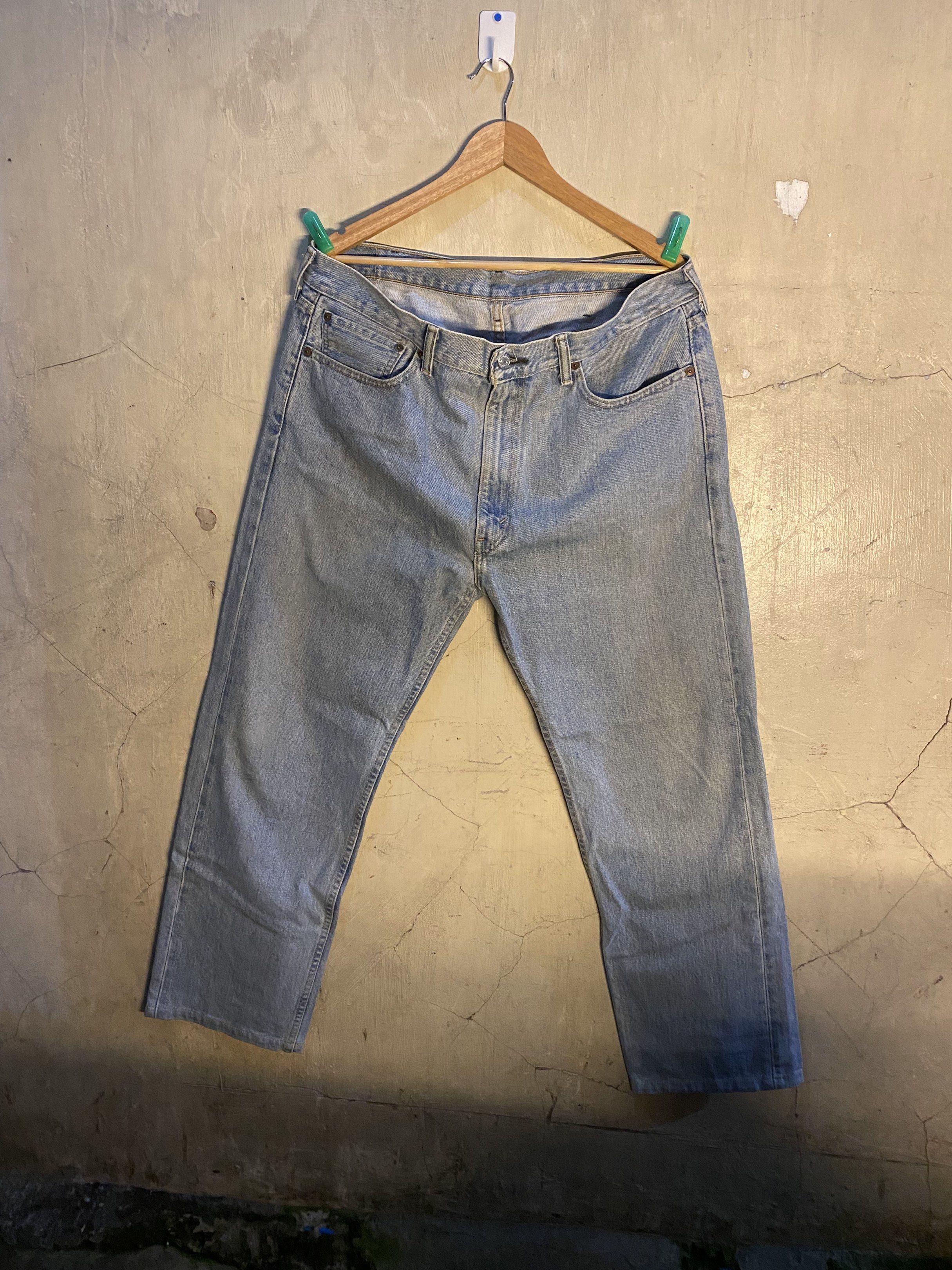 Levis 505 Straight Jeans (Category: Jeans) located in Pasay City. Submitted by corethrift (Listing ID 1417109078, Image 2). Description: Waist 36 Length 40 Hems 7 Very good condition All the fitting based on inches .