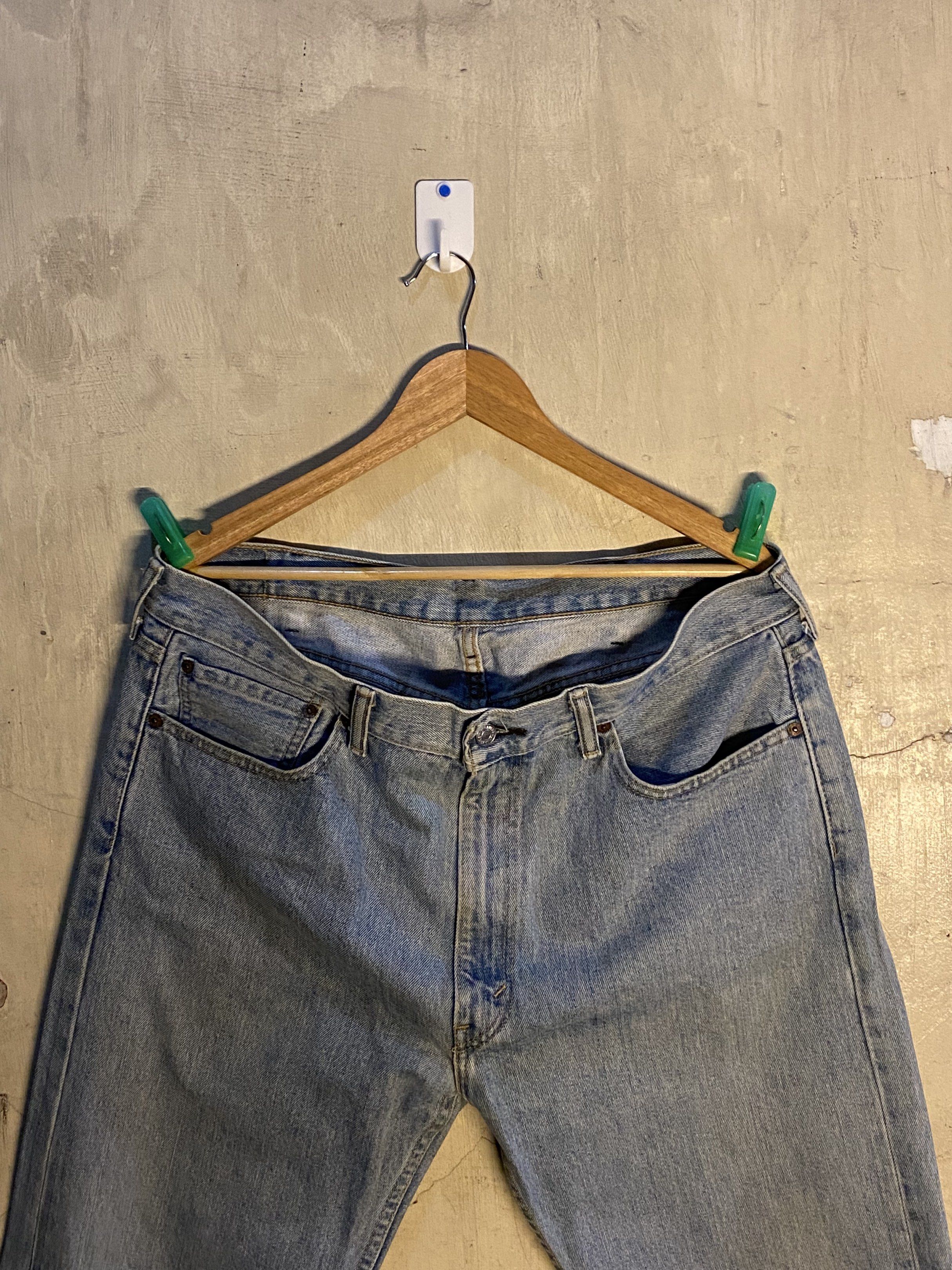 Levis 505 Straight Jeans (Category: Jeans) located in Pasay City. Submitted by corethrift (Listing ID 1417109078, Image 3). Description: Waist 36 Length 40 Hems 7 Very good condition All the fitting based on inches .