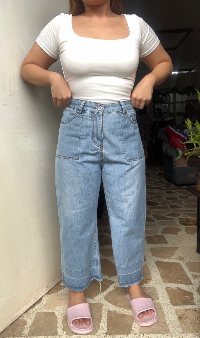 Light blue wideleg denim jeans (Category: Jeans) located in Angeles City. Submitted by scheherazade01 (Listing ID 1417027275, Image 1). Description: Size 28-29, length 37-38.