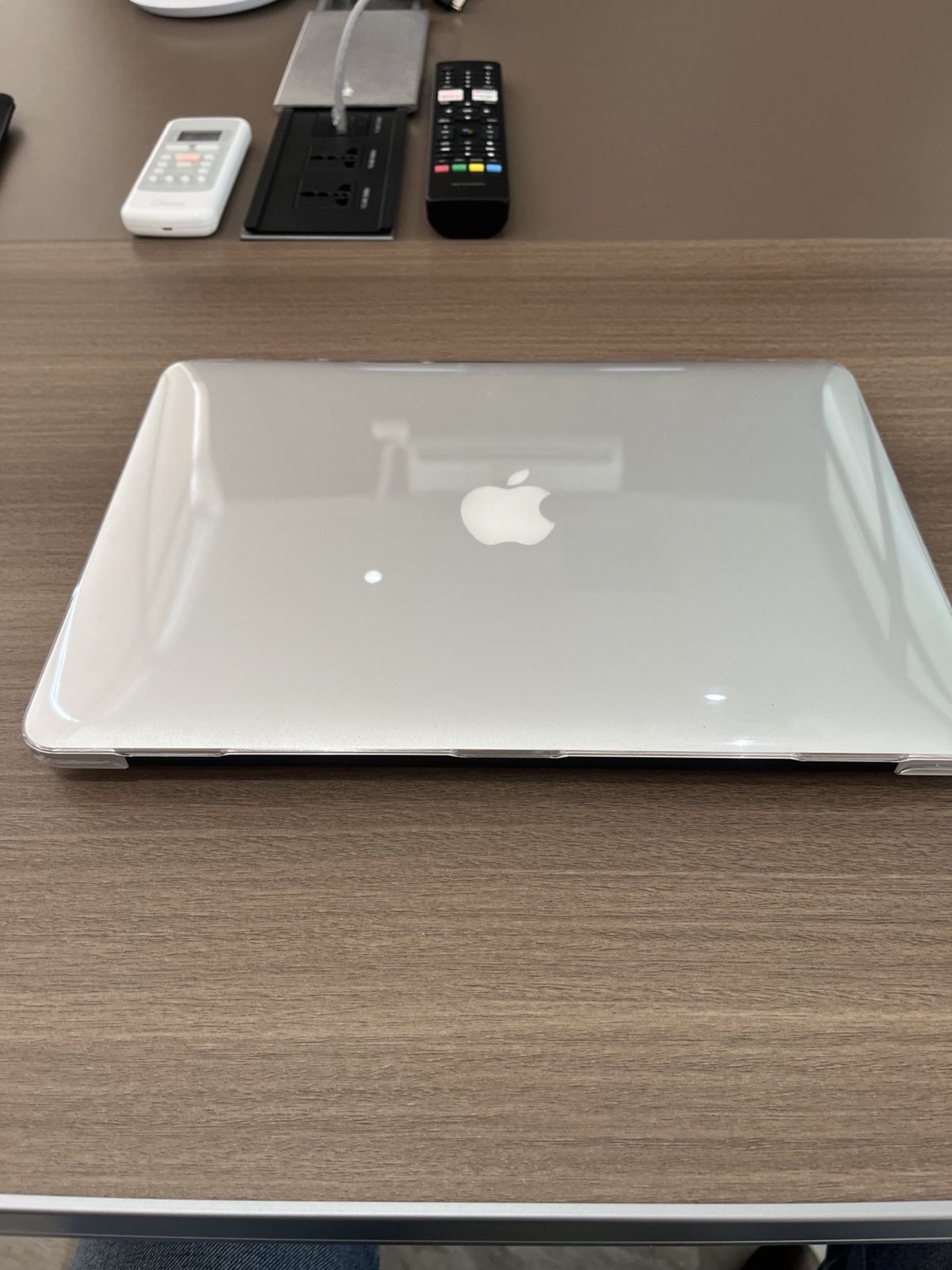 MacBook Air (Category: Laptops & Notebooks) located in Manila. Submitted by jeffab2178541 (Listing ID 1417033889, Image 1). Description: - Silver MacBook Air laptop 2016 - Includes protective case - Keyboard cover included - Screen displays login screen - Features vents and rubber feet.