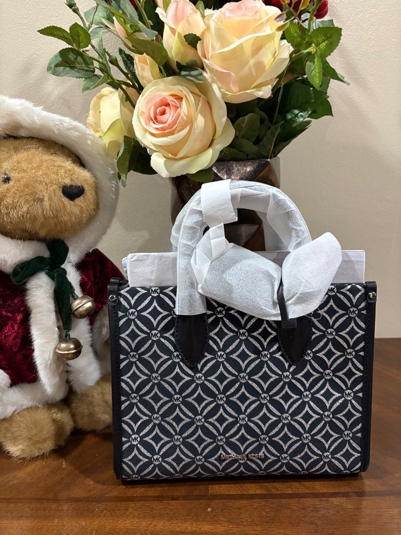 Michael Kors Tote Bag (Category: Luxury Bags & Wallets) located in Mabalacat. Submitted by mcb31 (Listing ID 1417067030, Image 1). Description: - Brand new Michael Kors tote bag - Features a stylish black and white geometric pattern - Includes original tags - Perfect for everyday use or special occasions - A chic and versatile accessory.
