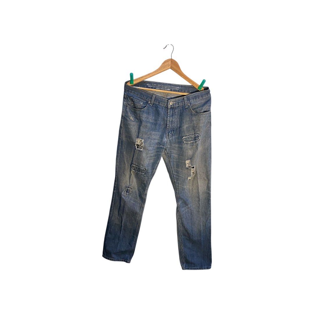 Nhiz izzus plus neighborhood (Category: Jeans) located in Pasay City. Submitted by corethrift (Listing ID 1417075880, Image 1). Description: Waist 34 Length 41 Hems 7.5 Very good condition All the fitting based on inches .
