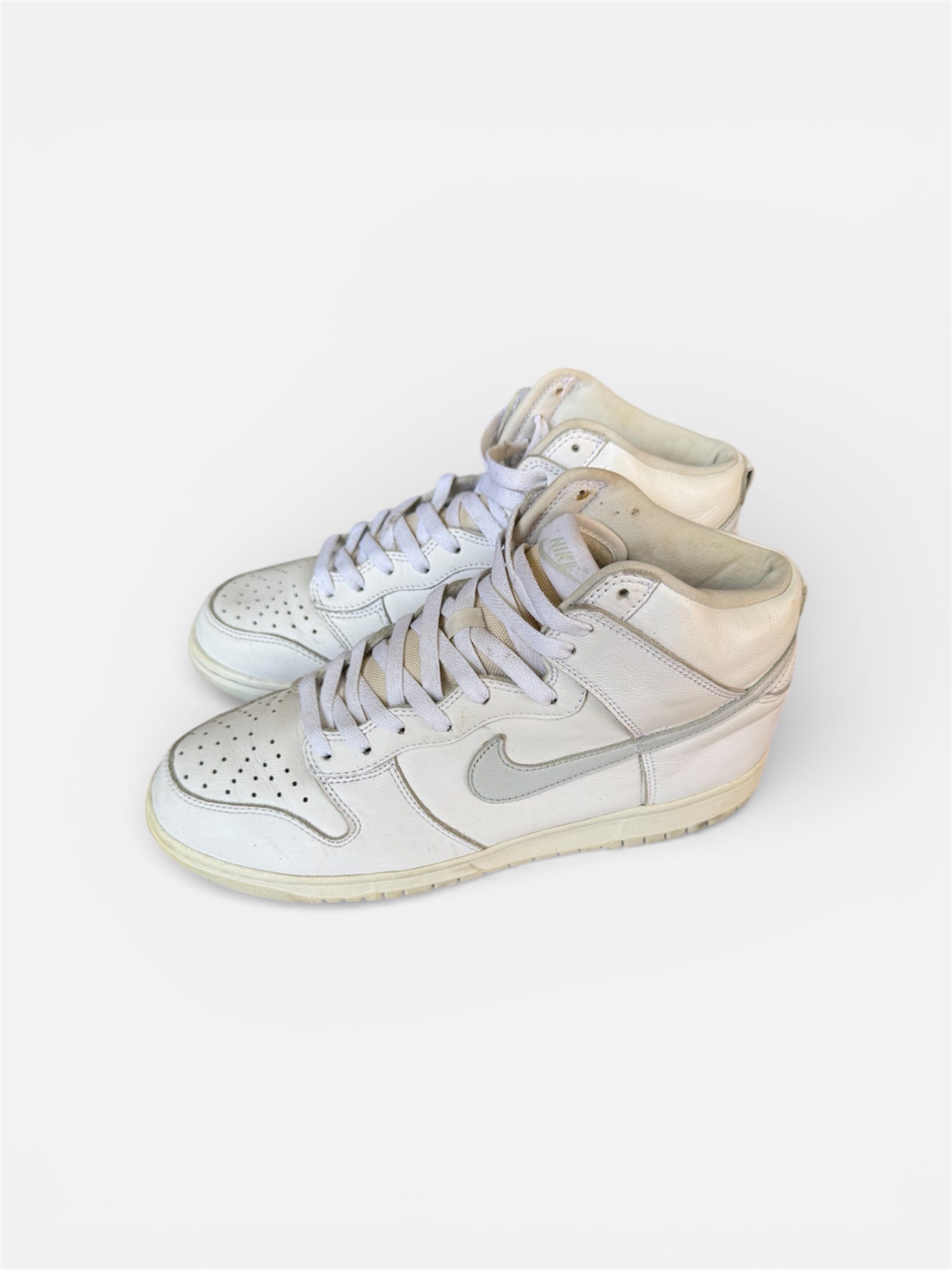 Nike Dunk High Platinum Grey (Category: Sneakers) located in Villasis. Submitted by aldrian30 (Listing ID 1417058100, Image 2). Description: .