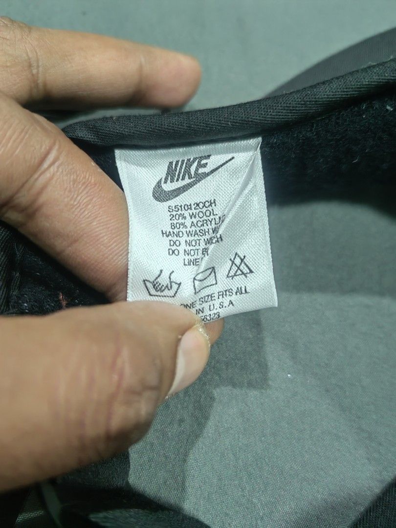 Nike vintage visor cap authentic (Category: Caps & Hats) located in Santa Rosa. Submitted by _ba_mo_si_ (Listing ID 1417160473, Image 2). Description: 500 each Plus sf Dm.