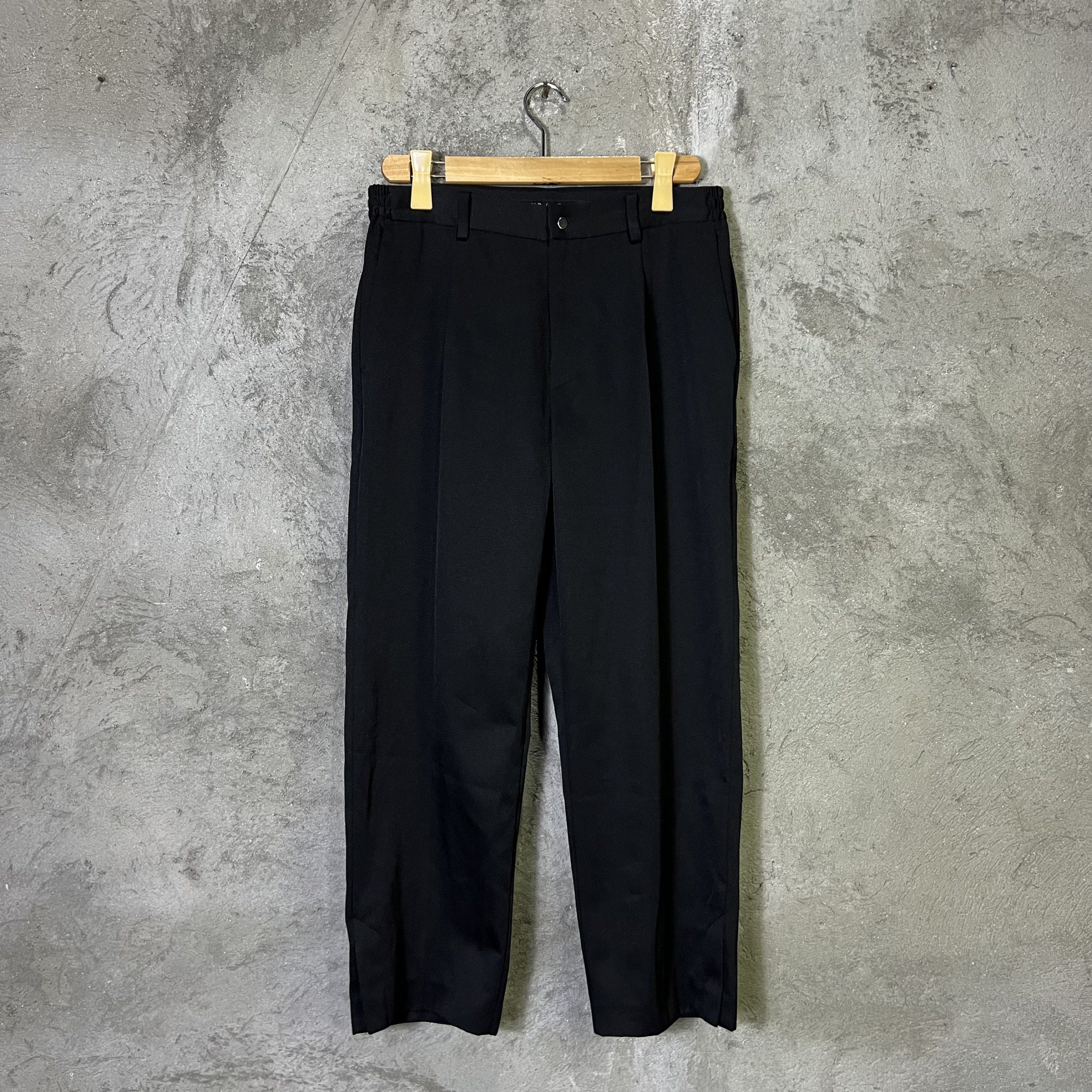 Niko And Easy Pleated Pants (Category: Chinos) located in Quezon City. Submitted by cityboycrates_ph (Listing ID 1417189663, Image 1). Description: Size: 3 32" waist 38" length Material: Polyster Made In: China Condition: Excellent Color rate: 9.5/10 Issue: None Take a quick moment to double-check the size & condition. Once an order is placed and confirmed, we may not be able to make changes or offer cancellations/refunds We want you to love what