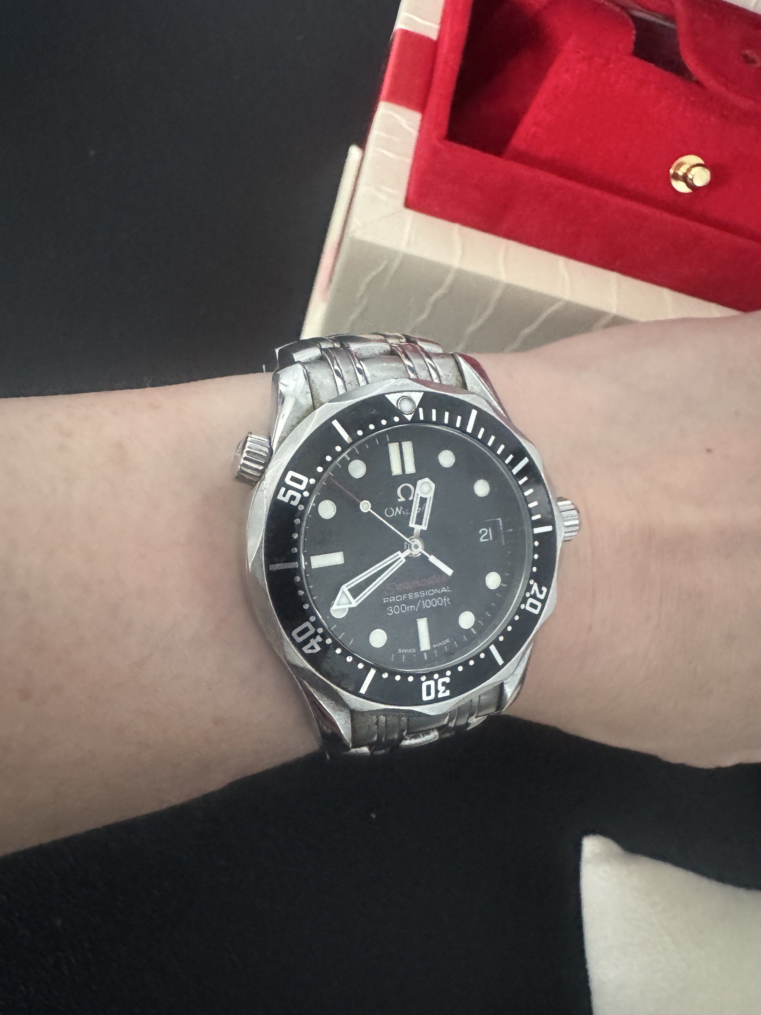Omega Seamaster Diver 300m (Category: Luxury Watches) located in Muntinlupa City. Submitted by 521collective (Listing ID 1417116047, Image 3). Description: Omega SeaMaster Diver 300m Ref No. 21230366101001 2011 Original box, original papers Shows minor signs of wear, such as small, intangible scratches 41mm, Steel, Unisex Black dial Price: P210,000 Location - Greenbelt, Makati.