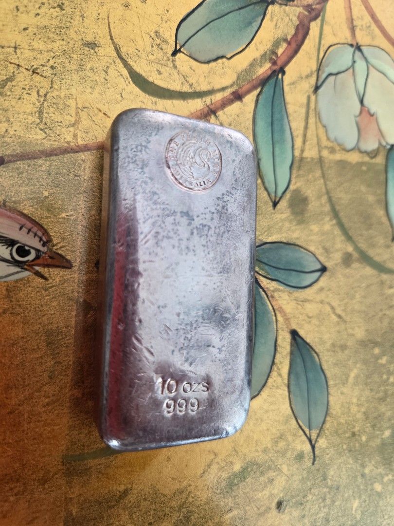 Perth Mint Silver Bar 10oz (Category: Currency) located in Singapore. Submitted by 3gryn (Listing ID 1417054963, Image 2). Description: please see the tags for noticeable imperfections weighs more than the 311.1grams that 10 Troy ounces are supposed to weigh prices will fluctuate according to spot. am asking for 10% above spot. drop me a message and we can work out a deal.