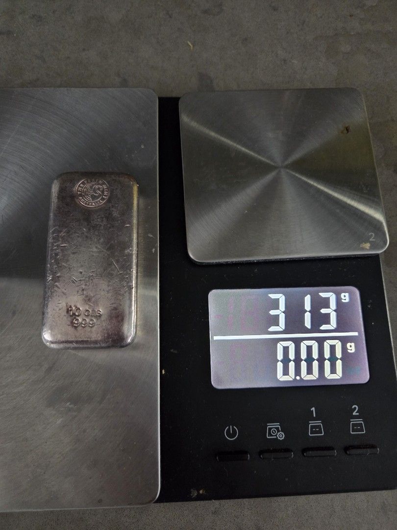 Perth Mint Silver Bar 10oz (Category: Currency) located in Singapore. Submitted by 3gryn (Listing ID 1417054963, Image 7). Description: please see the tags for noticeable imperfections weighs more than the 311.1grams that 10 Troy ounces are supposed to weigh prices will fluctuate according to spot. am asking for 10% above spot. drop me a message and we can work out a deal.