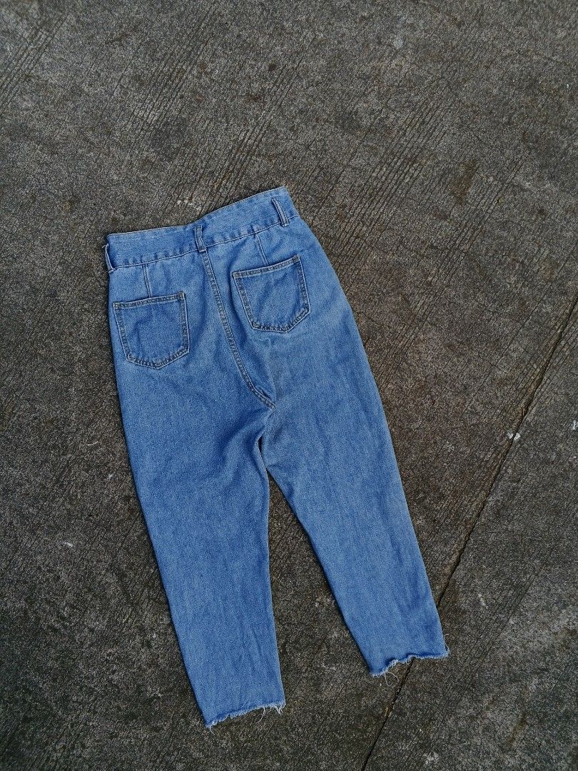 RANDOM JEANS (Category: Jeans) located in Manila. Submitted by ptrckvlr_ (Listing ID 1417071910, Image 2). Description: .