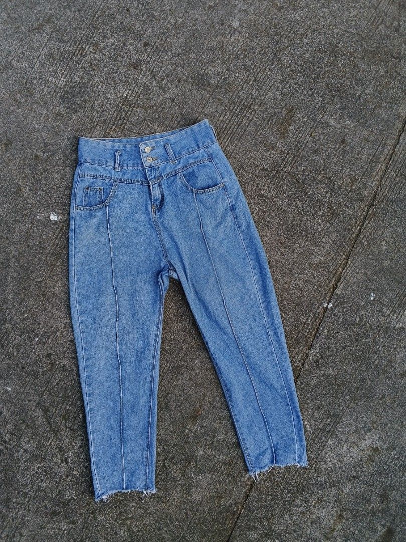 RANDOM JEANS (Category: Jeans) located in Manila. Submitted by ptrckvlr_ (Listing ID 1417071910, Image 1). Description: .