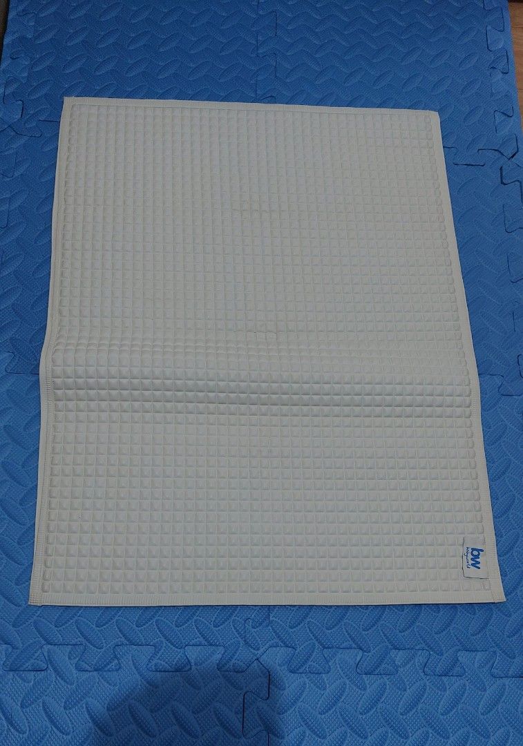 Rubber Changing Pad (Category: Changing Mats & Accessories) located in Quezon City. Submitted by gracelynmarie (Listing ID 1417163171, Image 1). Description: Rubber Changing Pad - Soft and padded - Waterproof - Light color - Brand: Baby World - Size: 45 x 60 cm Loc: Cubao, QC Mop: Gcash Sf: c/o buyer (grab or lalamove only).