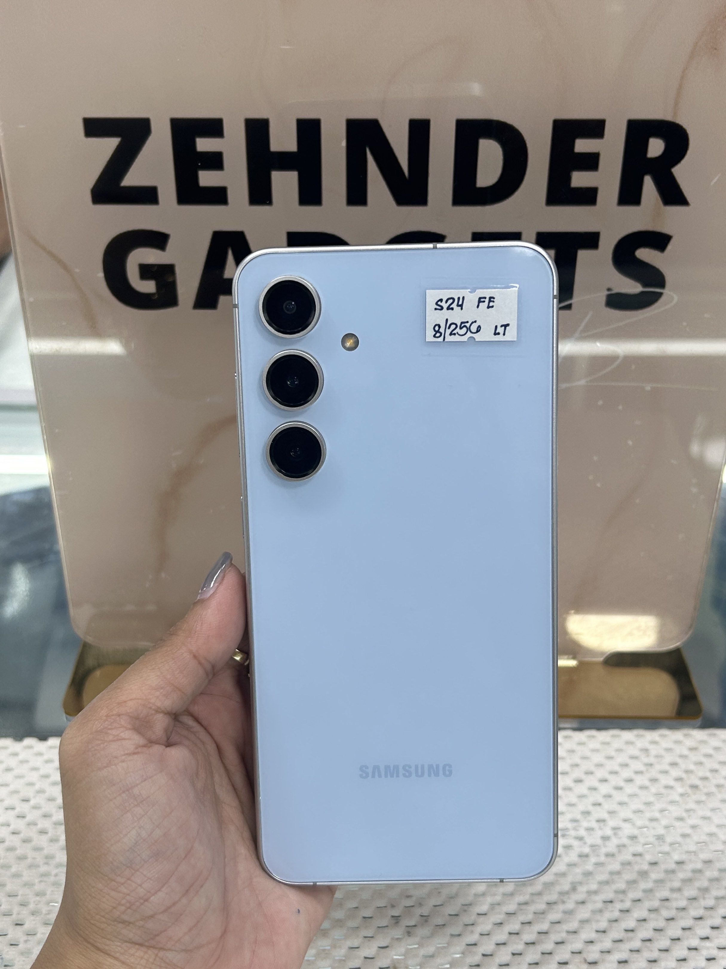 SAMSUNG S24 FE 8/256GB OPENLINE (NTC APPROVED) (Category: Samsung) located in San Juan City. Submitted by desireebayal96 (Listing ID 1417179113, Image 1). Description: SAMSUNG GALAXY S24 FE 5G * NTC APPROVED * 8/256GB * OPENLINE (BOTH PHYSICAL SIM) * 50MP * 4700mAh * 120Hz * 99% SMOOTH * NO DENTS * NO ISSUE * NO HISTORY OF REPAIR * NO AMOLED BURN * NO DEAD PIXEL * WITH CORD TYPE-C OPEN FOR COD SAME DAY DELIVERY PLUS SHIPPING FEE MESSAGE ME DIRECT