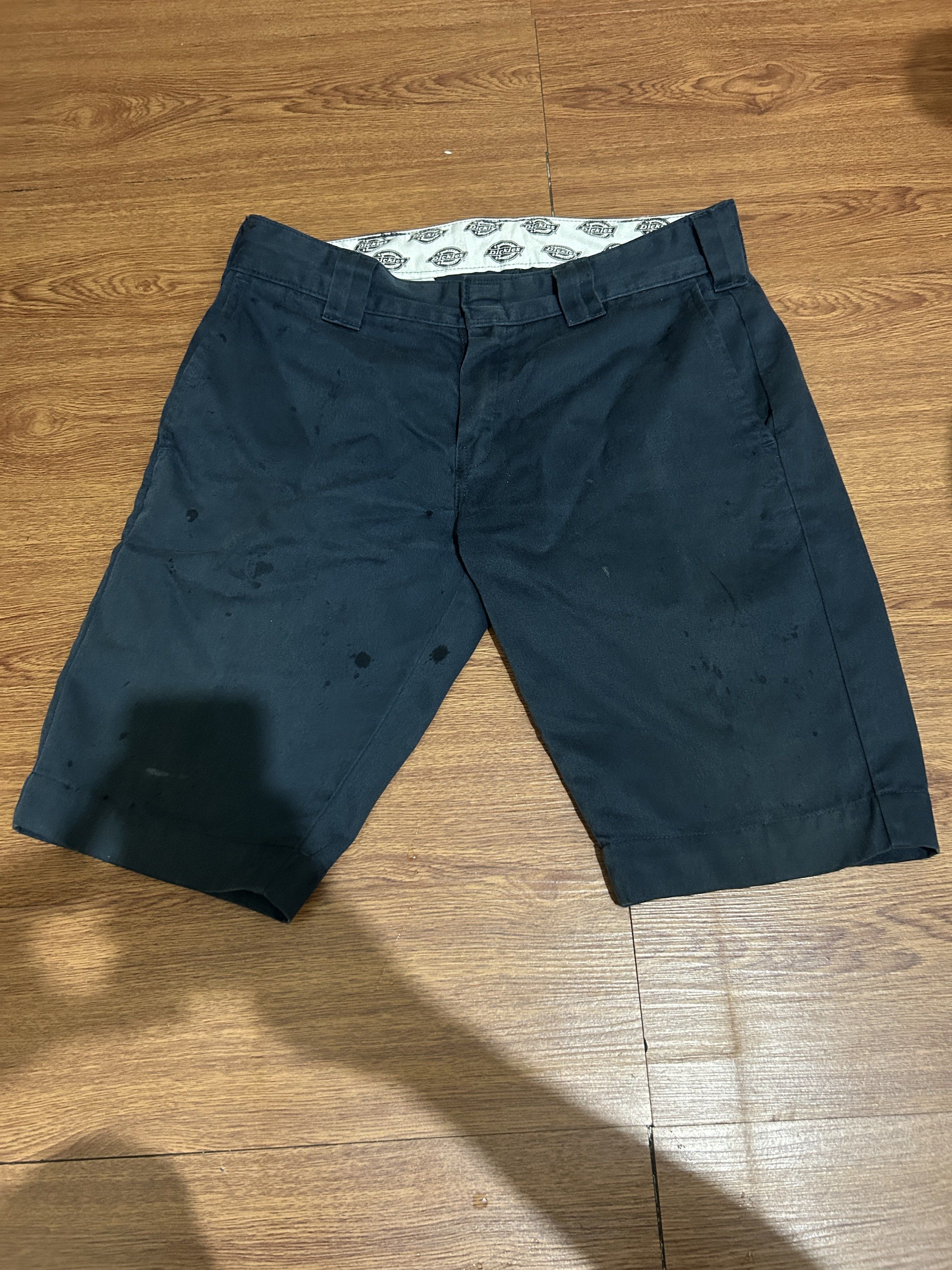 Short Pants Dickies (Kategori: Bawahan) berada di Bogor. Dikirim oleh askarmar (ID iklan 1417180515, Gambar 1). Deskripsi: di nego aja short pants dickies size 31 LP 81 oren on.