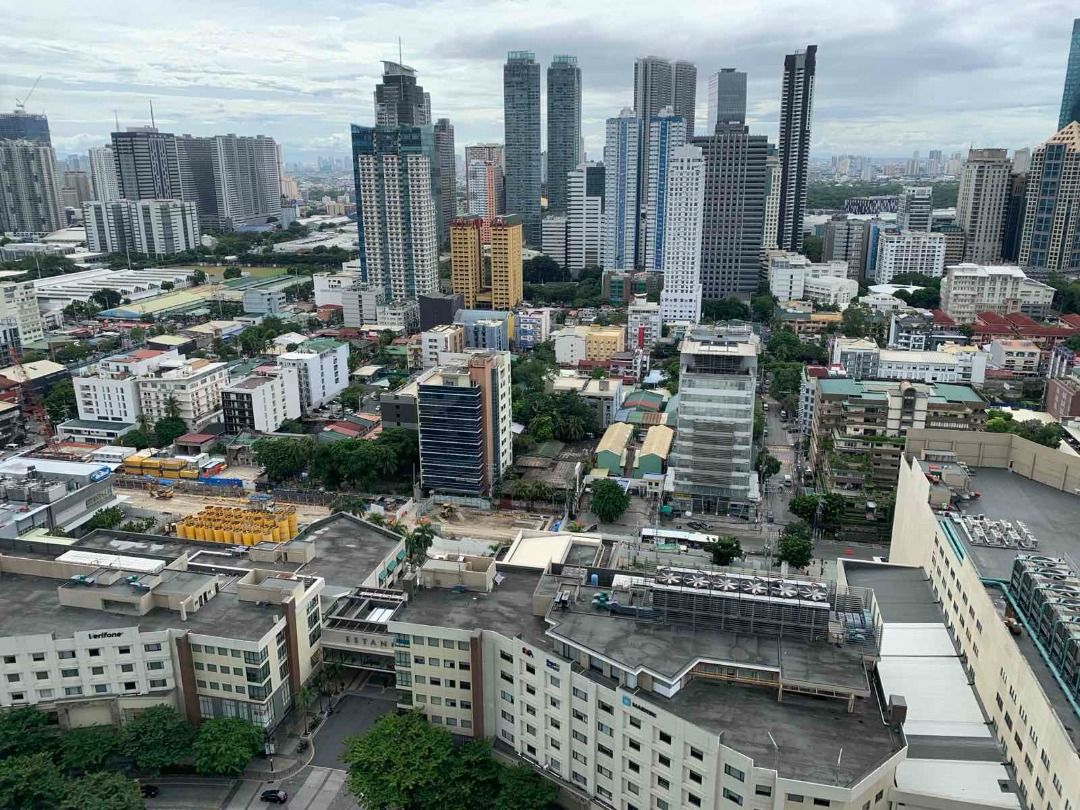 Studio Unit Royalton at Capitol Commons with Parking (Category: Apartments & Condos) located in Caloocan City. Submitted by espropertyservices (Listing ID 1417206968, Image 1). Description: 𝐑𝐎𝐘𝐀𝐋𝐓𝐎𝐍 𝐚𝐭 𝐂𝐀𝐏𝐈𝐓𝐎𝐋 𝐂𝐎𝐌𝐌𝐎𝐍𝐒 Studio Unit 40sqm Bare Finished 1 Solo Parking For Sale: 12.5M including Capital Gains Tax (slightly negotiable) 10mins to 15mins drive to ORTIGAS CENTER via Meralco Ave. & Julia Vargas Ave. 10mins to 15mins 