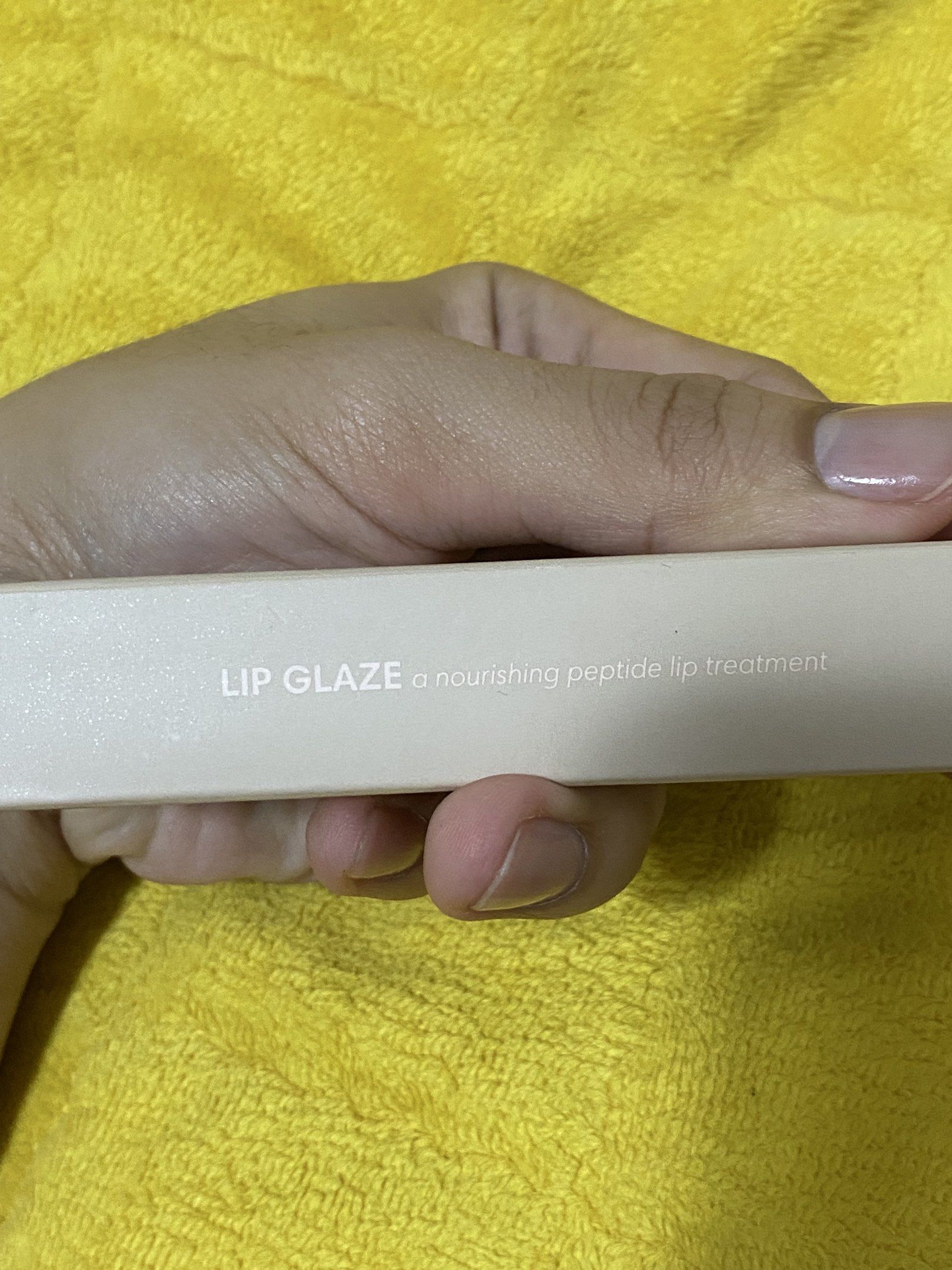 Sunnies Face Lip Glaze (Category: Makeup) located in Pasig City. Submitted by Keayyy (Listing ID 1417200277, Image 3). Description: Bn unopened and unswatched.