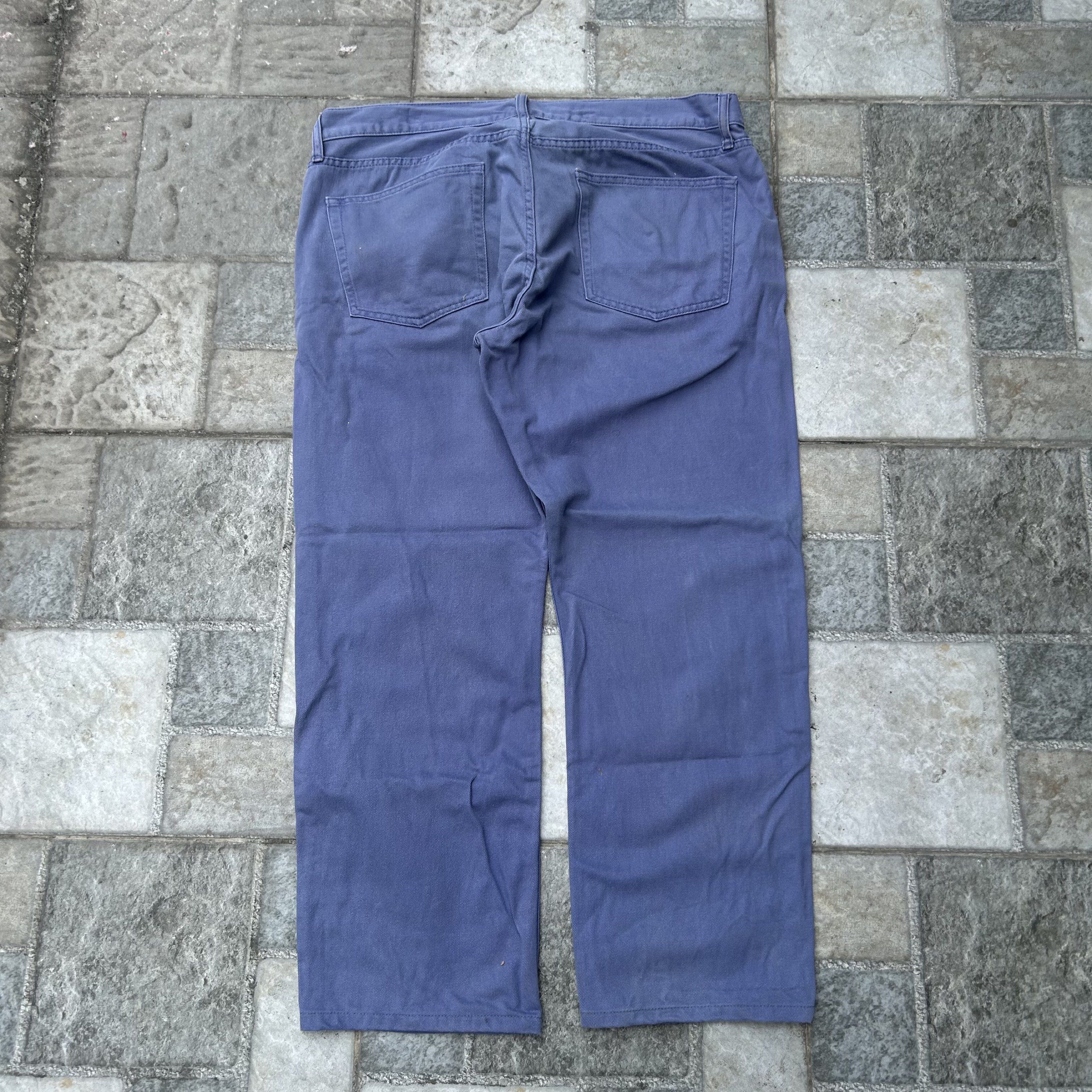 Uniqlo Pants (Category: Chinos) located in Bacoor. Submitted by tugbits (Listing ID 1417065699, Image 1). Description: .