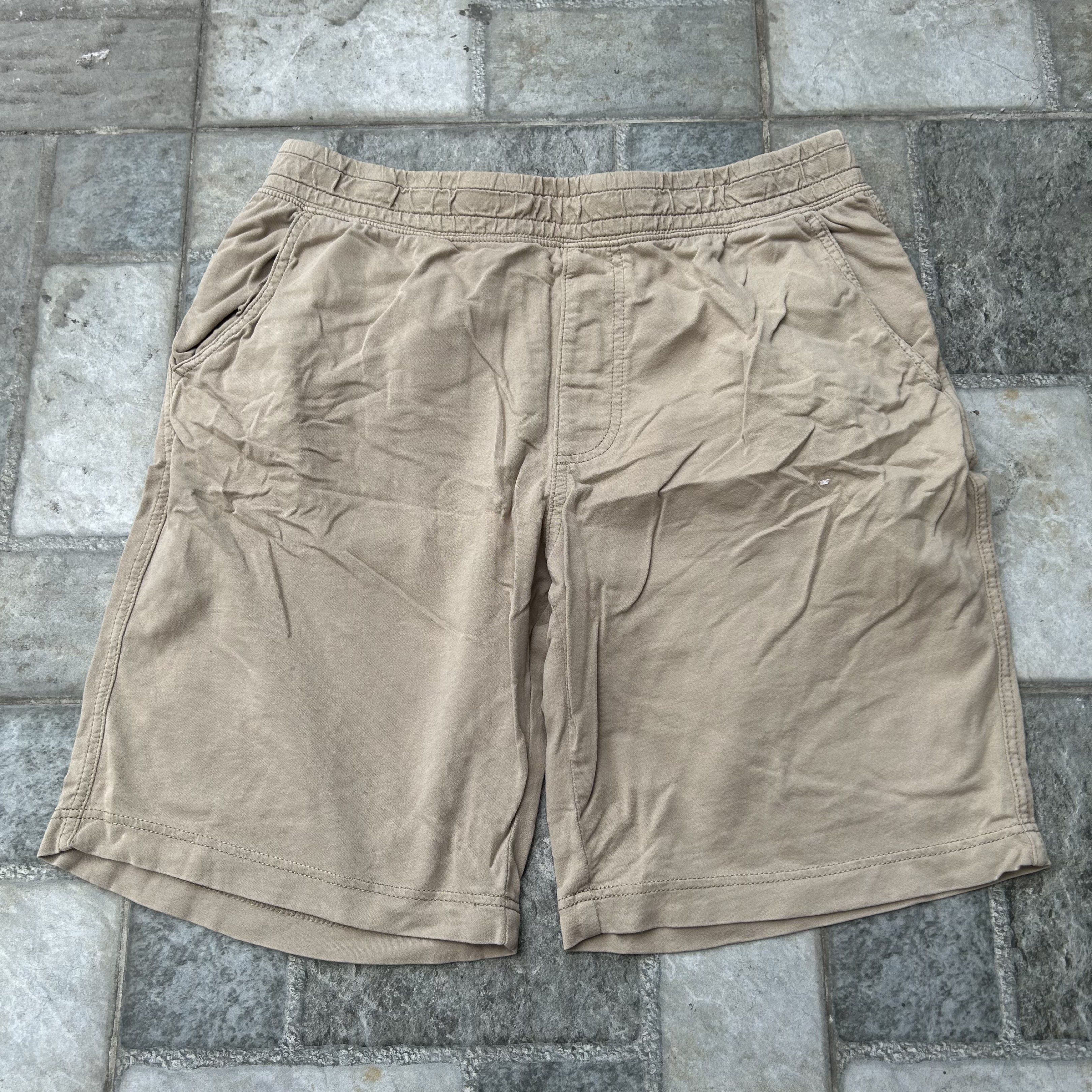 Uniqlo Sweatshorts (Category: Shorts) located in Bacoor. Submitted by tugbits (Listing ID 1417066492, Image 2). Description: .