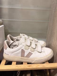 (Category: ) located in . Submitted by agboutique (Listing ID 1417165173, Image 1). Description: .