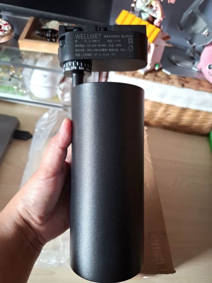 Wellmet Spotlight 30w (Category: Lighting & Studio Equipment) located in Quezon City. Submitted by ana-chan (Listing ID 1417096108, Image 2). Description: - Black spotlight - Excellent condition - Modern design - Made of durable materials - Ready to install.