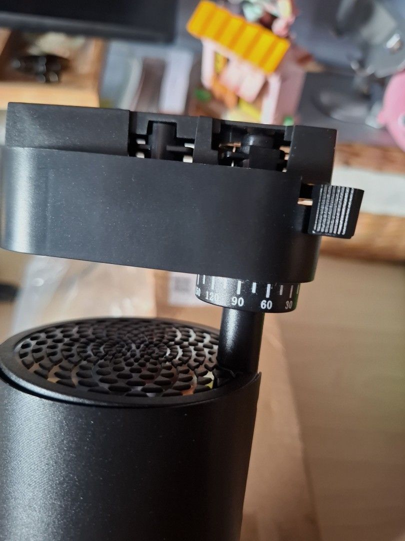 Wellmet Spotlight 30w (Category: Lighting & Studio Equipment) located in Quezon City. Submitted by ana-chan (Listing ID 1417096108, Image 3). Description: - Black spotlight - Excellent condition - Modern design - Made of durable materials - Ready to install.
