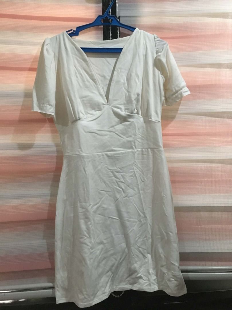 White Dress with Short Sleeves (Category: Dresses) located in Quezon City. Submitted by bernice003 (Listing ID 1417039180, Image 2). Description: White V-neck dress with short sleeves. Fitted waist, flared skirt. Lightweight fabric. Great for casual or semi-formal wear. Simple and stylish..