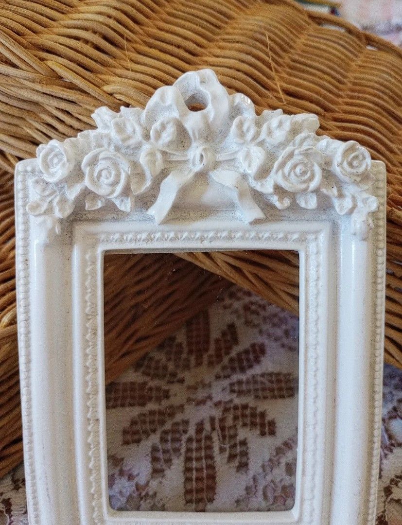 White Victorian Mini Picture Frame (Category: Frames & Pictures) located in Balanga. Submitted by marae_c (Listing ID 1417087614, Image 2). Description: In very good condition. Like new. With glass included. Natatanggal po sya not fixed. Very pretty in actual. Babasagin po 😊 Super love this but letting go from my personal collection. Minimizing my unused decors. Need extra funds. To edit. Measurements.