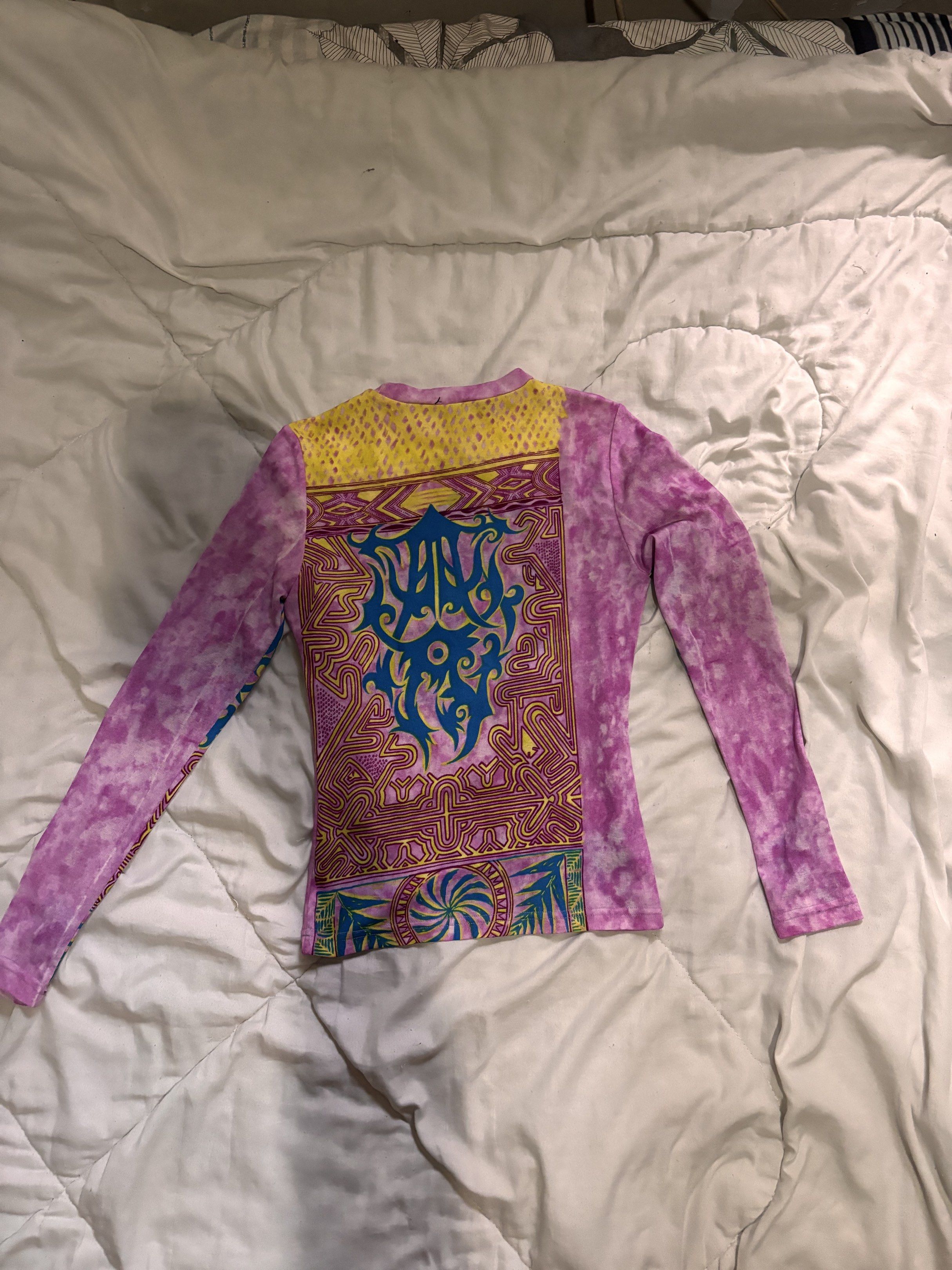y2k long sleeves (Category: Longsleeves) located in Paranaque City. Submitted by yawkonapo (Listing ID 1417065533, Image 2). Description: - Long sleeve top - Unique, colorful print - Crew neck - Fitted silhouette - Intricate patterns in pink, yellow, and blue - Tie-dye effect on sleeves and back - Statement piece for your wardrobe.