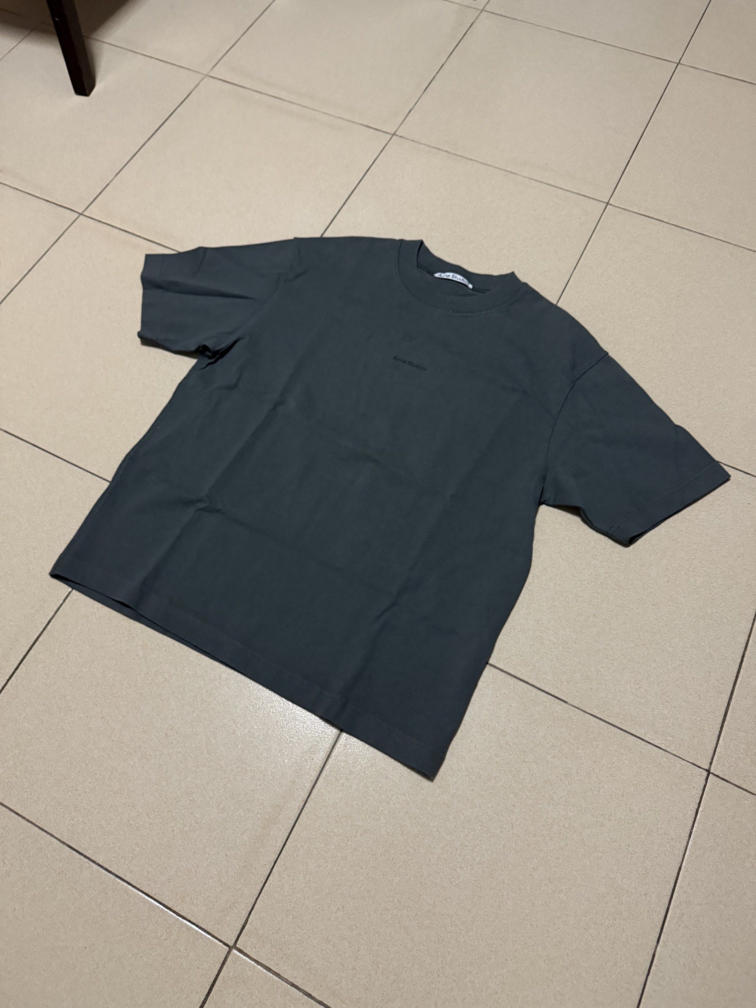 Acne Studios Reverse Logo T-Shirt (Category: Tshirts & Polo Shirts ) located in Manila. Submitted by rufus2 (Listing ID 1417221897, Image 1). Description: size Medium w 22 l 25 *used twice price is negotiable lalamove and j&t.