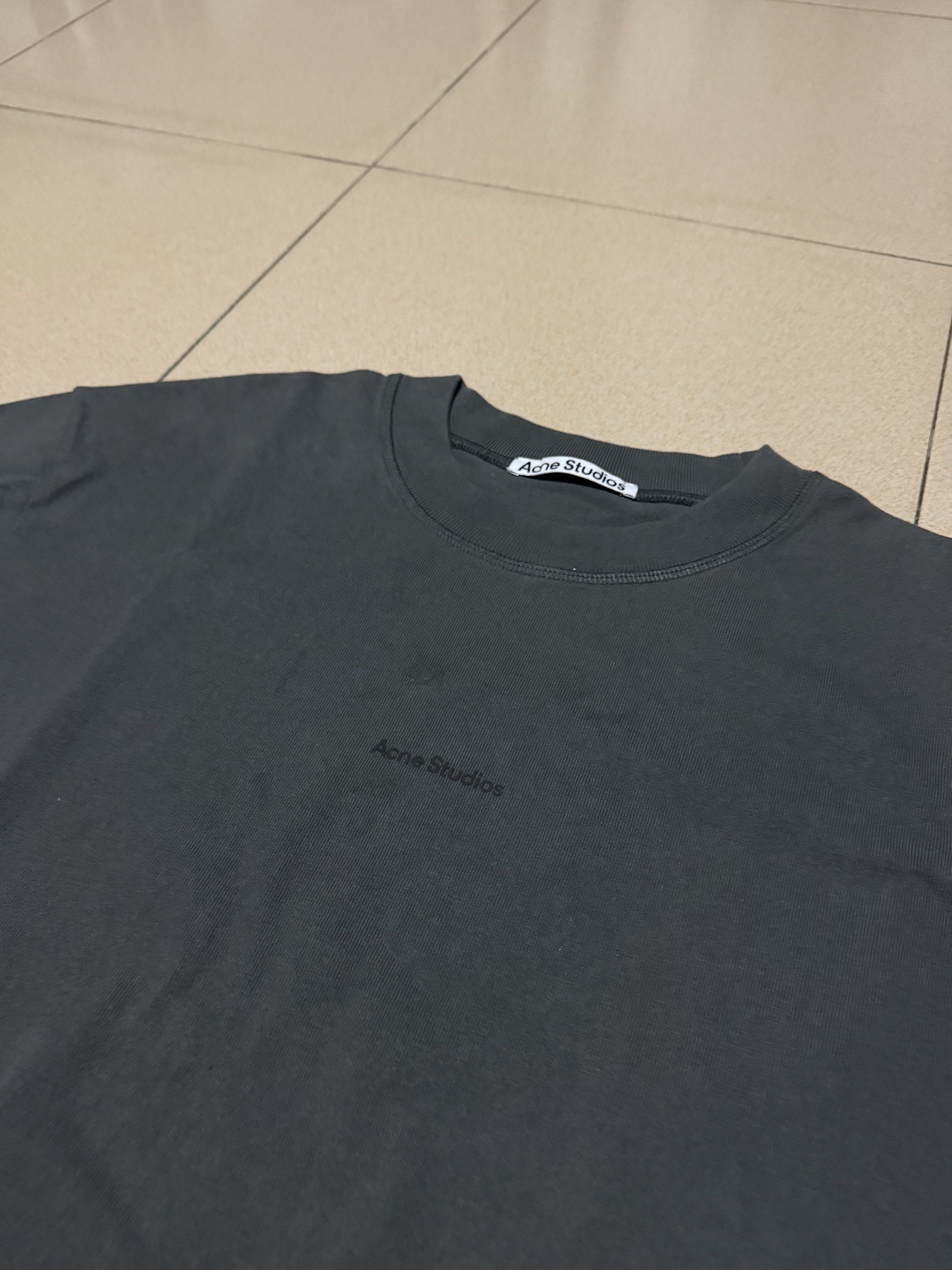 Acne Studios Reverse Logo T-Shirt (Category: Tshirts & Polo Shirts ) located in Manila. Submitted by rufus2 (Listing ID 1417221897, Image 2). Description: size Medium w 22 l 25 *used twice price is negotiable lalamove and j&t.