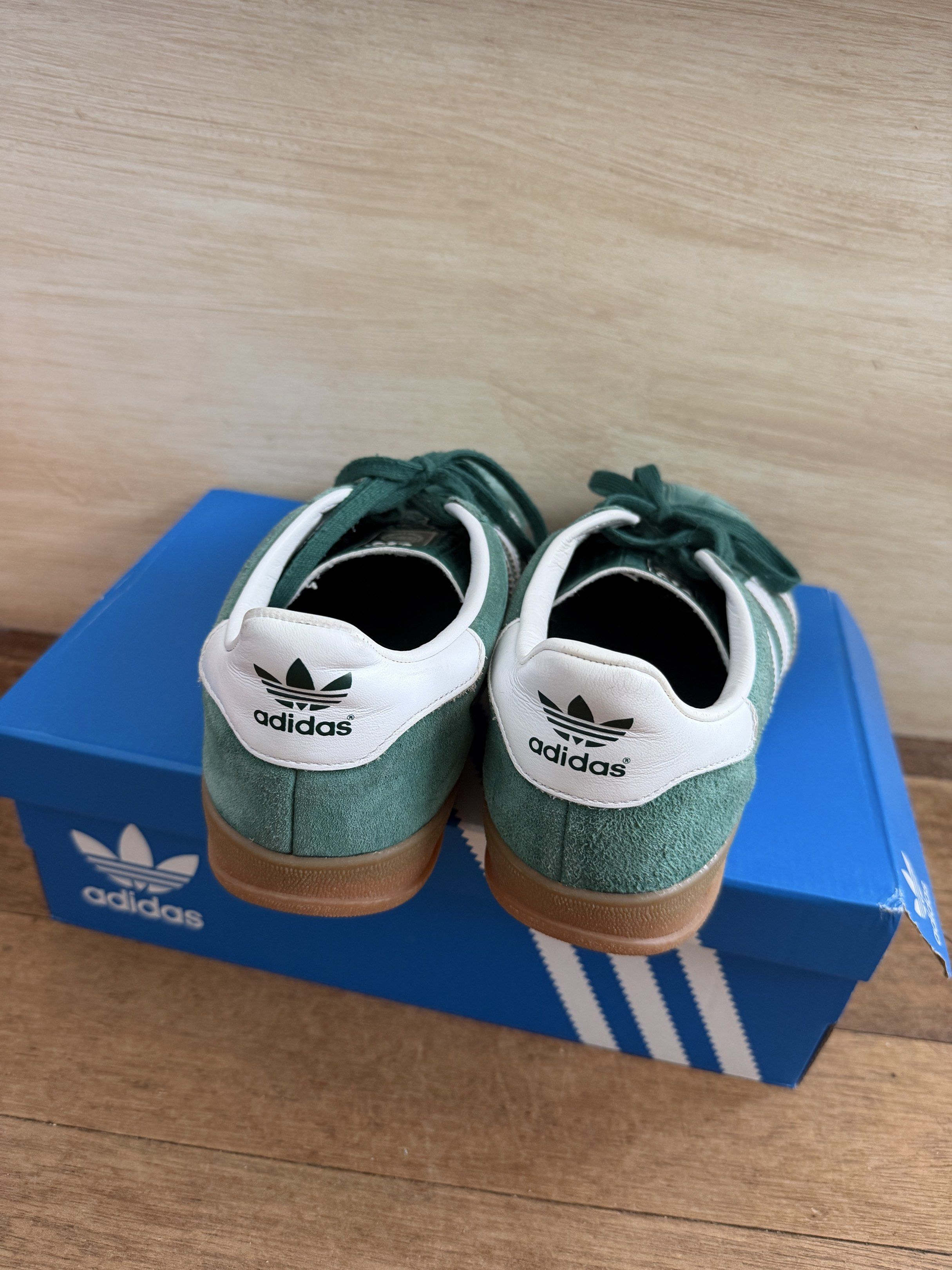 Adidas Gazelle Indoor Green (LAST PRICE) (Category: Sneakers) located in Kawit. Submitted by grazielaa (Listing ID 1417320644, Image 3). Description: - Adidas Indoor Gazelle - Suede - Runs Big - Extra laces (unused) - Color may vary due to lighting Issues: adidas insoles come off when you take them off but can be glued (see photos) & dead suede ‘cause it got wet :( RFS: decluttering MOP: Gcash and BDO Don’t hesitate to message me if you have any 