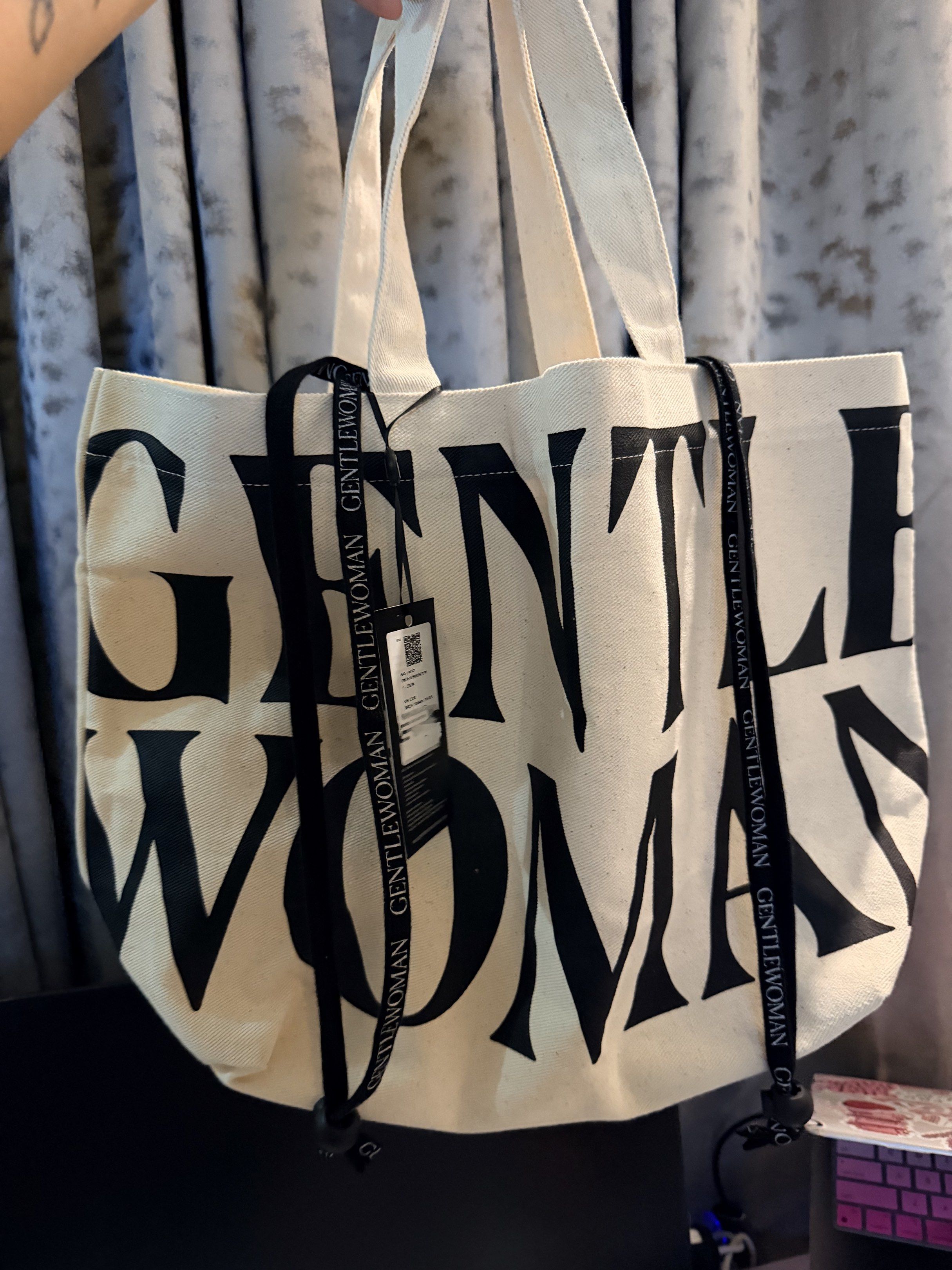 AUTHENTIC GW BAG FROM THAILAND (Category: Tote Bags) located in Quezon City. Submitted by PVDLL (Listing ID 1417250140, Image 1). Description: BRAND NEW WITH PAPER BAG PWEDENG PANG GIFT.
