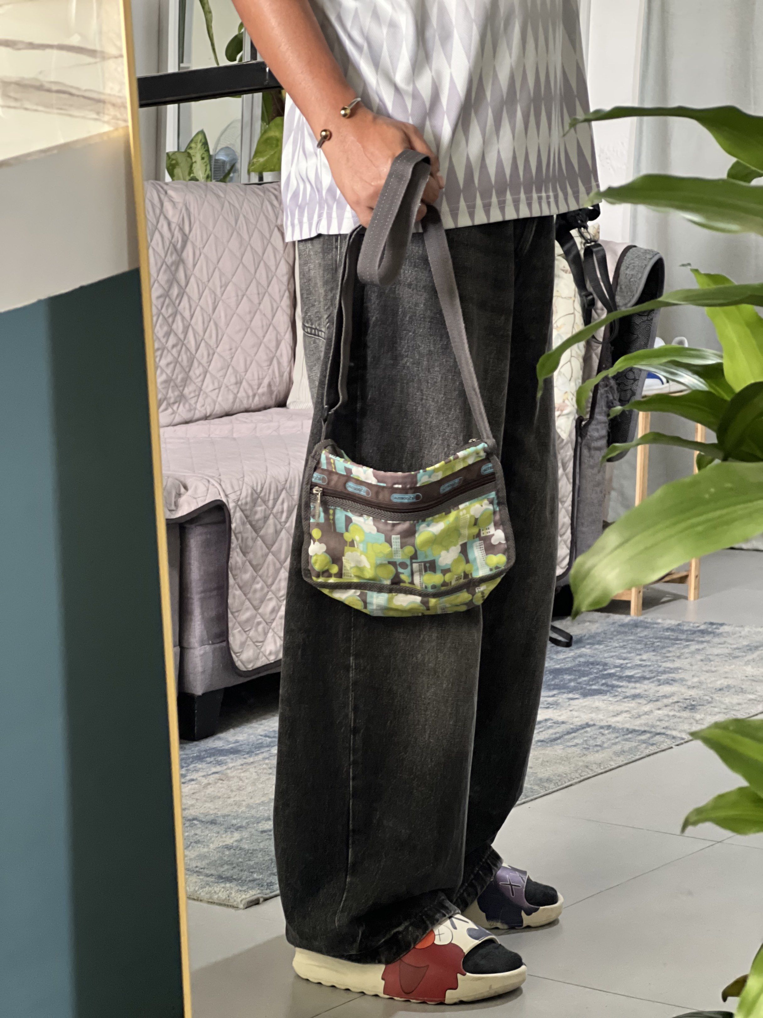 Authentic Lesportsac Crossbody/ Sling Bag (Category: Cross-body Bags) located in Cavite. Submitted by slumbermanila (Listing ID 1417241745, Image 3). Description: Authentic LeSportsac Crossbody/ Sling Bag in good condition made in USA with tag inside total of 4 compartments For your peace of mind, all pre-loved items are properly cleaned and sanitized before shipping. Non-leather items are washed using antibacterial cleaning products, while leath