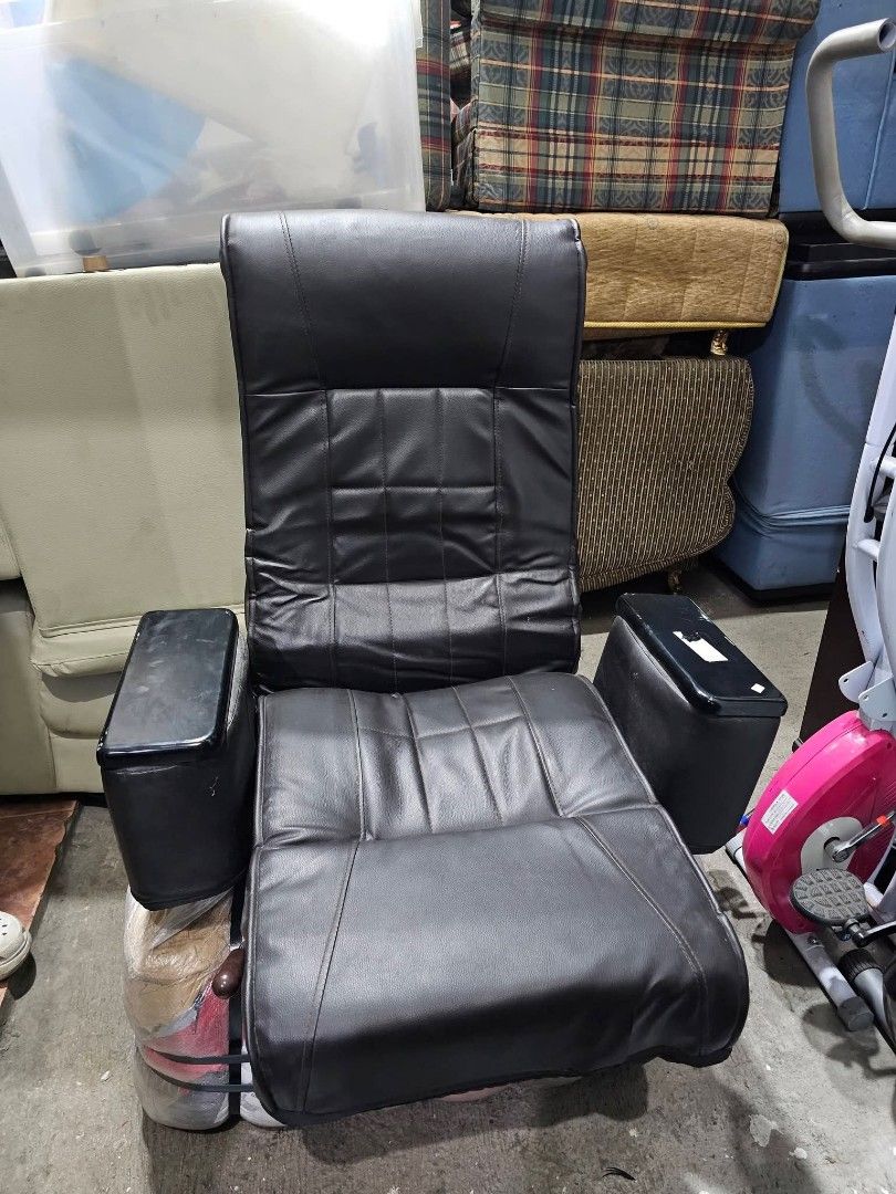 Black Leather Office Chair (Category: Chairs) located in Sablan. Submitted by gongonshelley12 (Listing ID 1417218813, Image 2). Description: 2500 ONLY... SUPER SALE!!! RARE ITEM, GCASH NOW SWIVEL CHAIR SINGLE SOFA RECLINING CHAIR / 360 ROTATING FLOOR CHAIR WITH BACK SUPPORT / ROTATING RECLINING FLOOR CHAIR WITH ARMREST STORAGE COMPARTMENT JAPAN SURPLUS JAPAN SURPLUS SOBRANG GANDA NITO, MAGANDA IFOR KEEPS LEATHER SEAT KAYA MADALING LINISAN ANG MAH