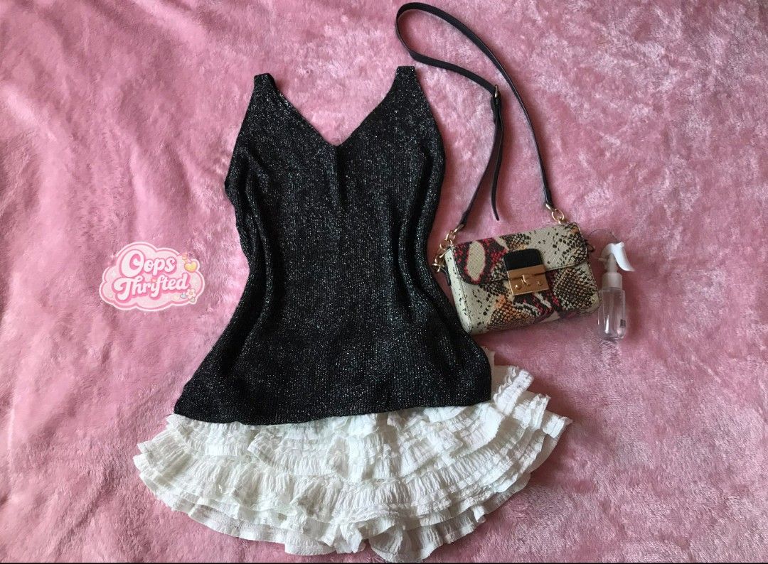 Black Top (Category: Sleeveless) located in Cebu City. Submitted by alwayssecondoption (Listing ID 1417256991, Image 1). Description: top only, Pre-owned item from my personal wardrobe (not thrifted/ukay). Well taken care of, in good condition. RFS: Decluttering.