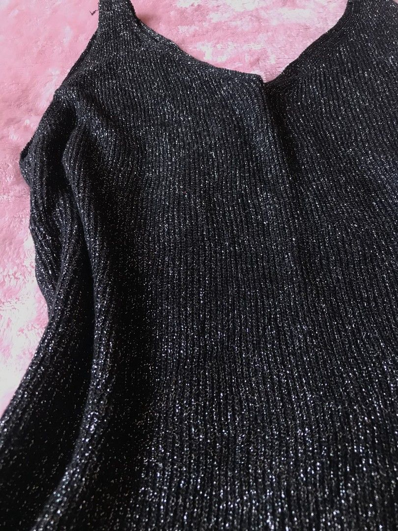 Black Top (Category: Sleeveless) located in Cebu City. Submitted by alwayssecondoption (Listing ID 1417256991, Image 2). Description: top only, Pre-owned item from my personal wardrobe (not thrifted/ukay). Well taken care of, in good condition. RFS: Decluttering.