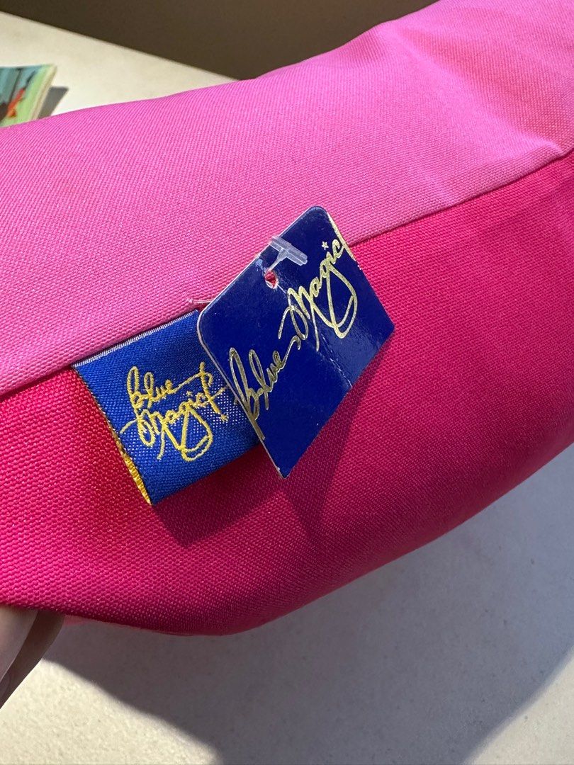 Blue Magic Pink Pillow MS. (Category: Bedding & Towels) located in Quezon City. Submitted by sundayscoolkid (Listing ID 1417218000, Image 3). Description: .