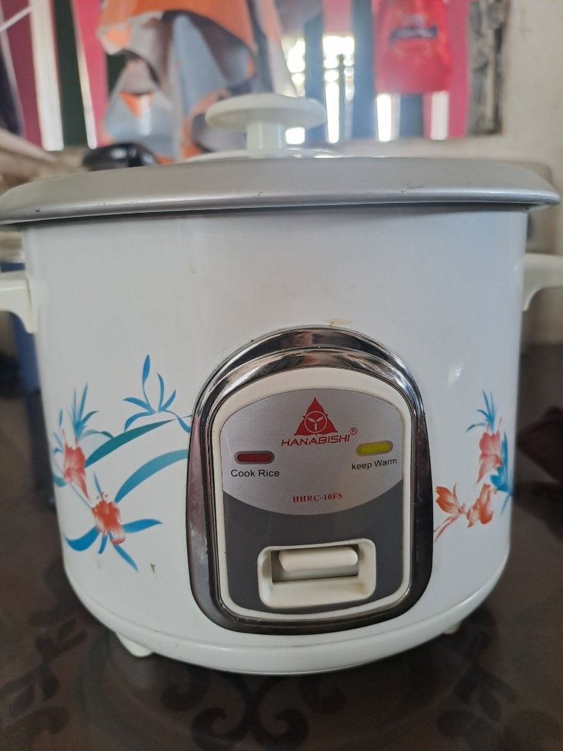 Kitchenware bundle (Category: Other Kitchenware & Tableware) located in Manila. Submitted by maggie54145 (Listing ID 1417260172, Image 1). Description: 4pcs for only 900php Used but all working good -3D Coffee maker -Hanabishi Rice cooker 6cups -French press coffee and tea maker -Cast iron tea pot w/ strainer.