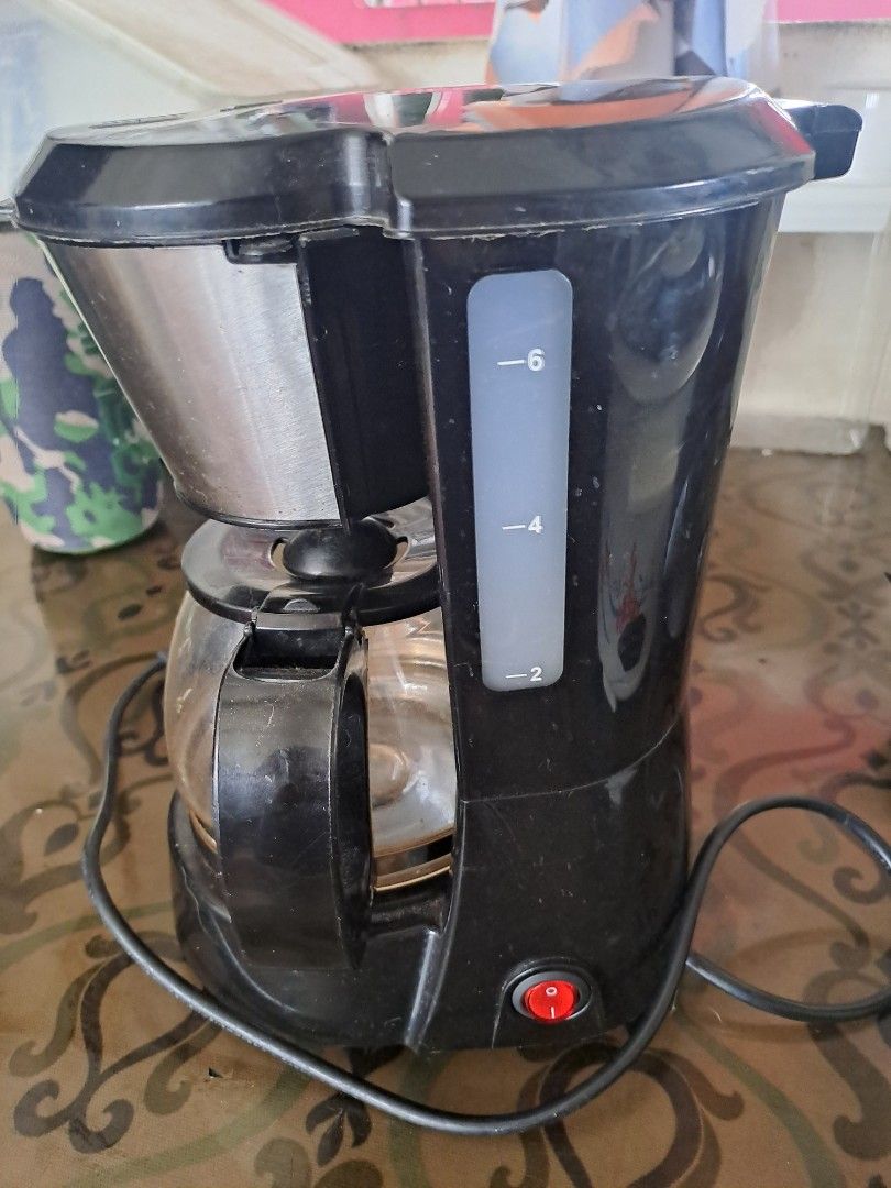 Kitchenware bundle (Category: Other Kitchenware & Tableware) located in Manila. Submitted by maggie54145 (Listing ID 1417260172, Image 3). Description: 4pcs for only 900php Used but all working good -3D Coffee maker -Hanabishi Rice cooker 6cups -French press coffee and tea maker -Cast iron tea pot w/ strainer.