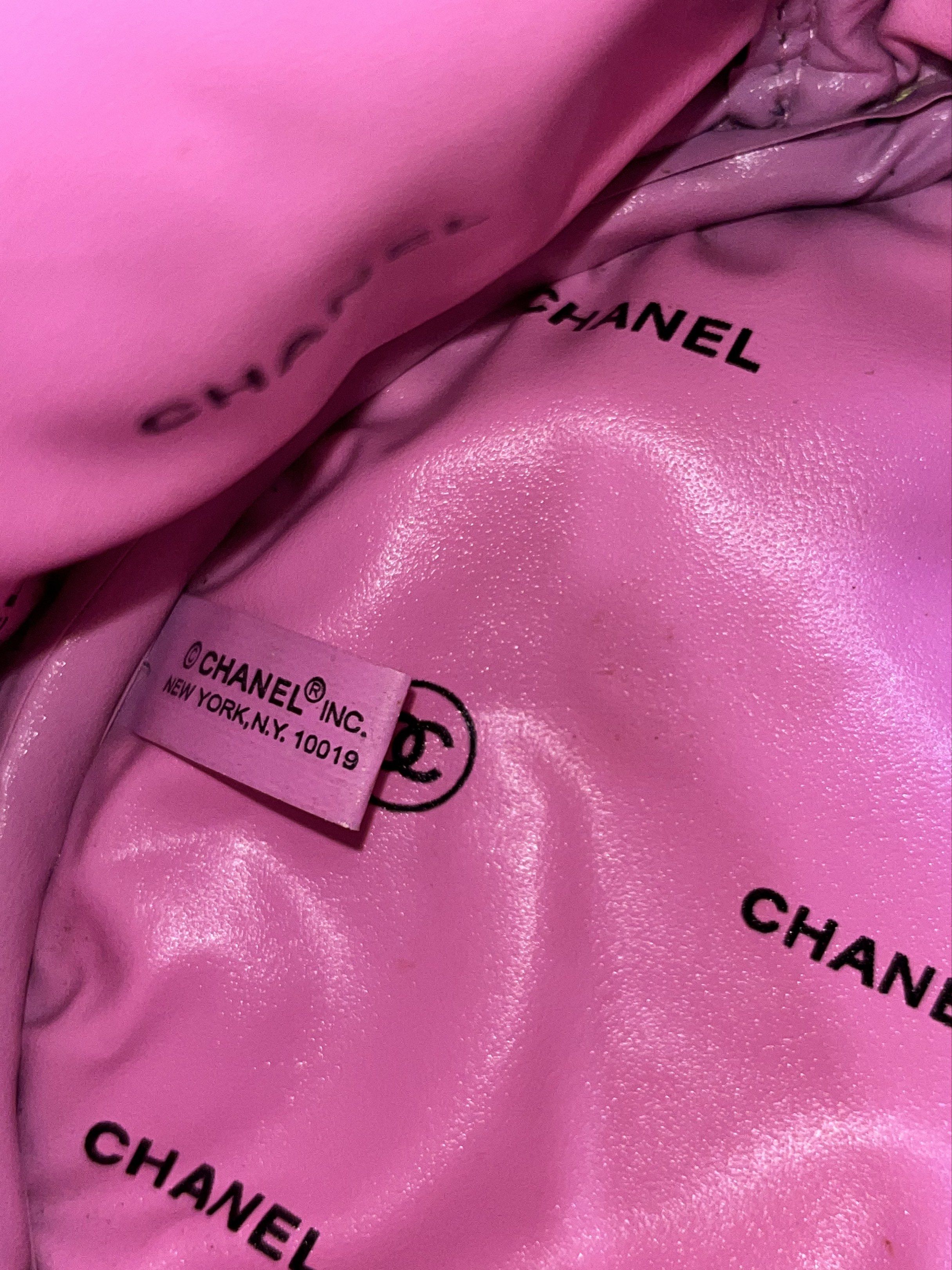 Chanel Chance Cosmetic Bag (Category: Luxury Bags & Wallets) located in Urdaneta. Submitted by _saphiera (Listing ID 1417353699, Image 3). Description: Goods na lagayan ng make ups!! .